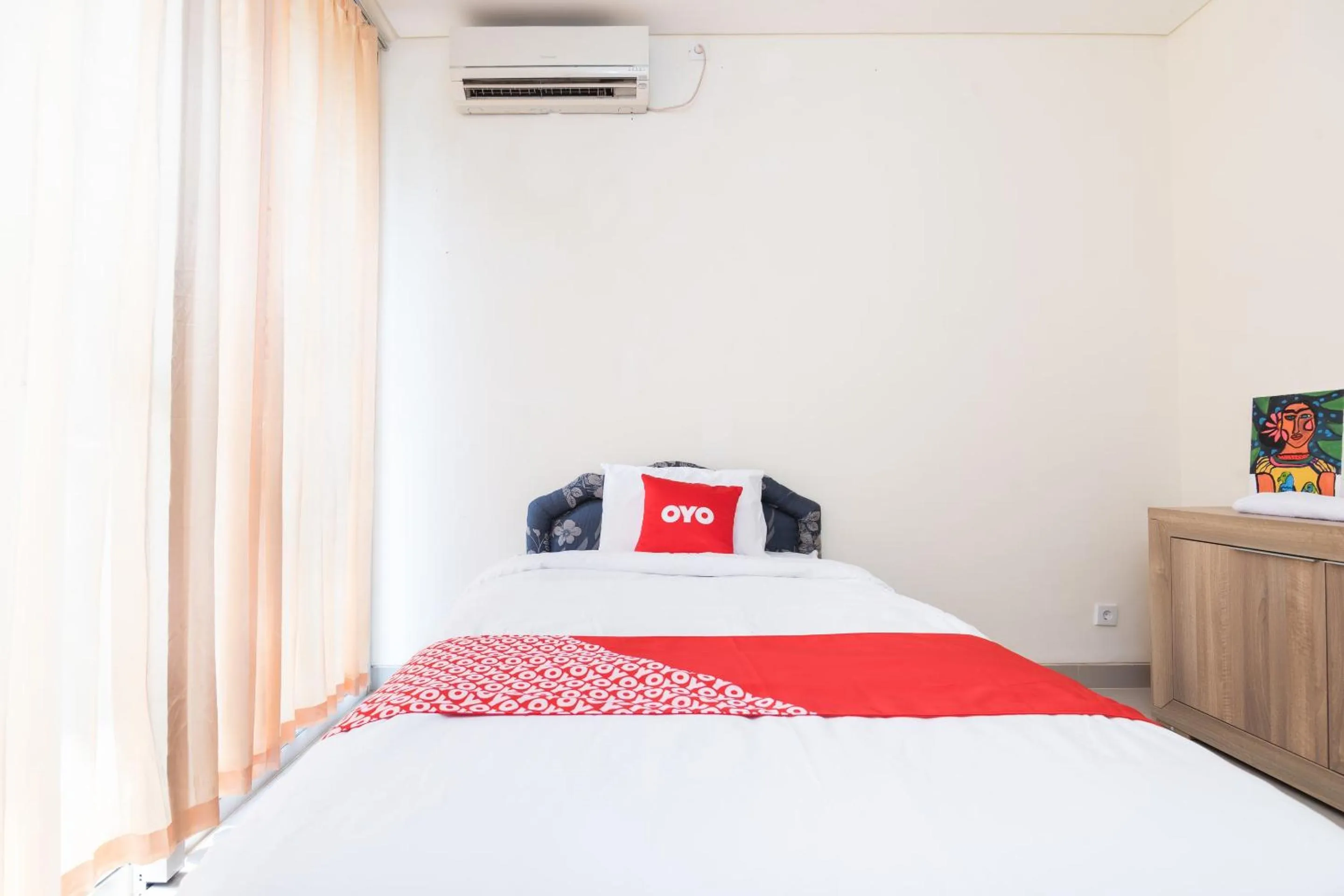 Bedroom, Bed in OYO 2001 Taman Dayu Villa Golf View