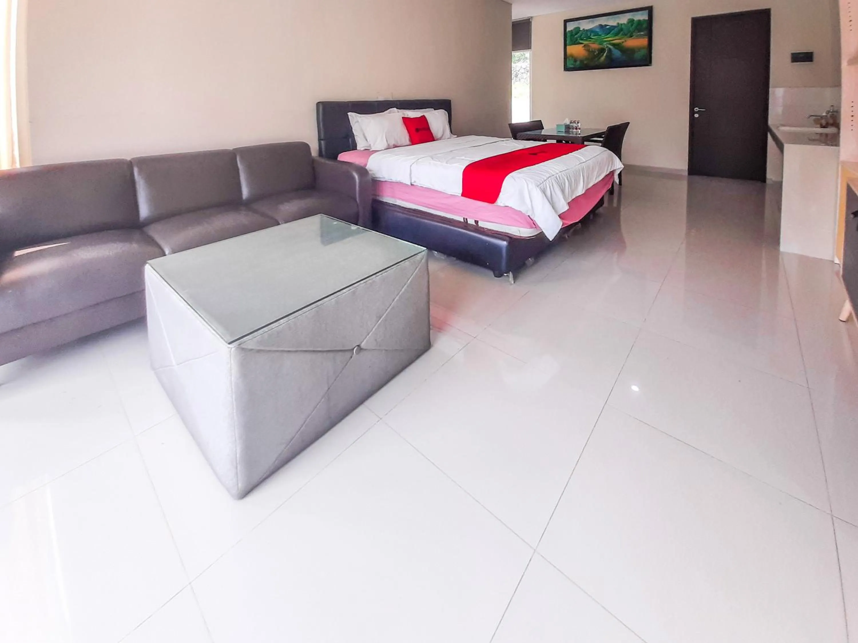 Bedroom in RedDoorz at Villa Taman Dayu Pandaan 2