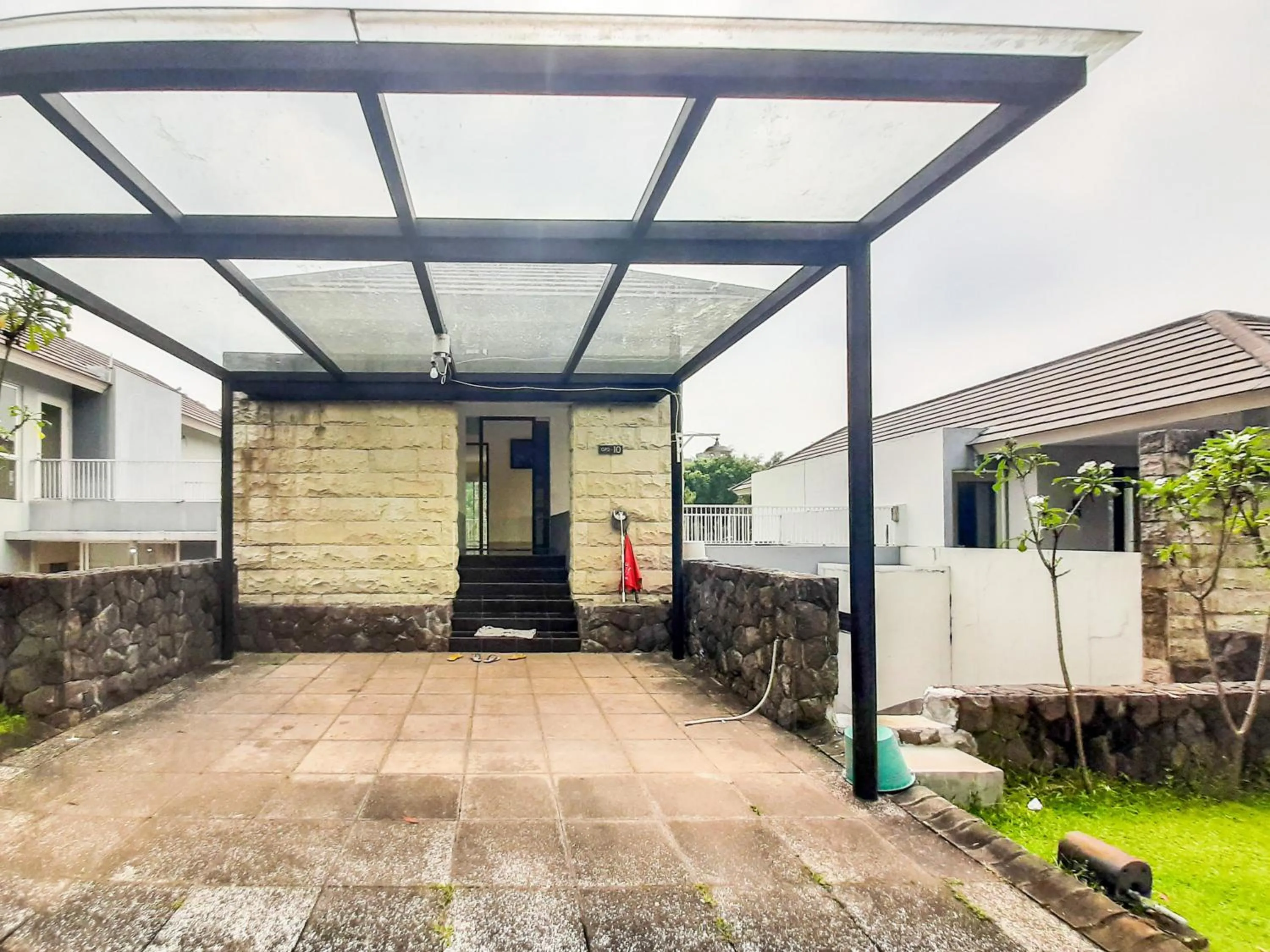 Property building in RedDoorz at Villa Taman Dayu Pandaan 2