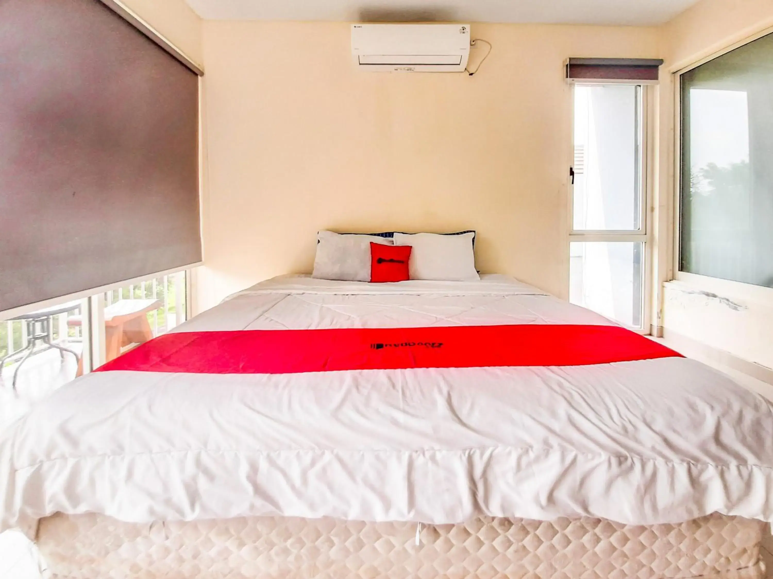 Bedroom in RedDoorz at Villa Taman Dayu Pandaan 2 Bedroom in RedDoorz at Villa Taman Dayu Pandaan 2