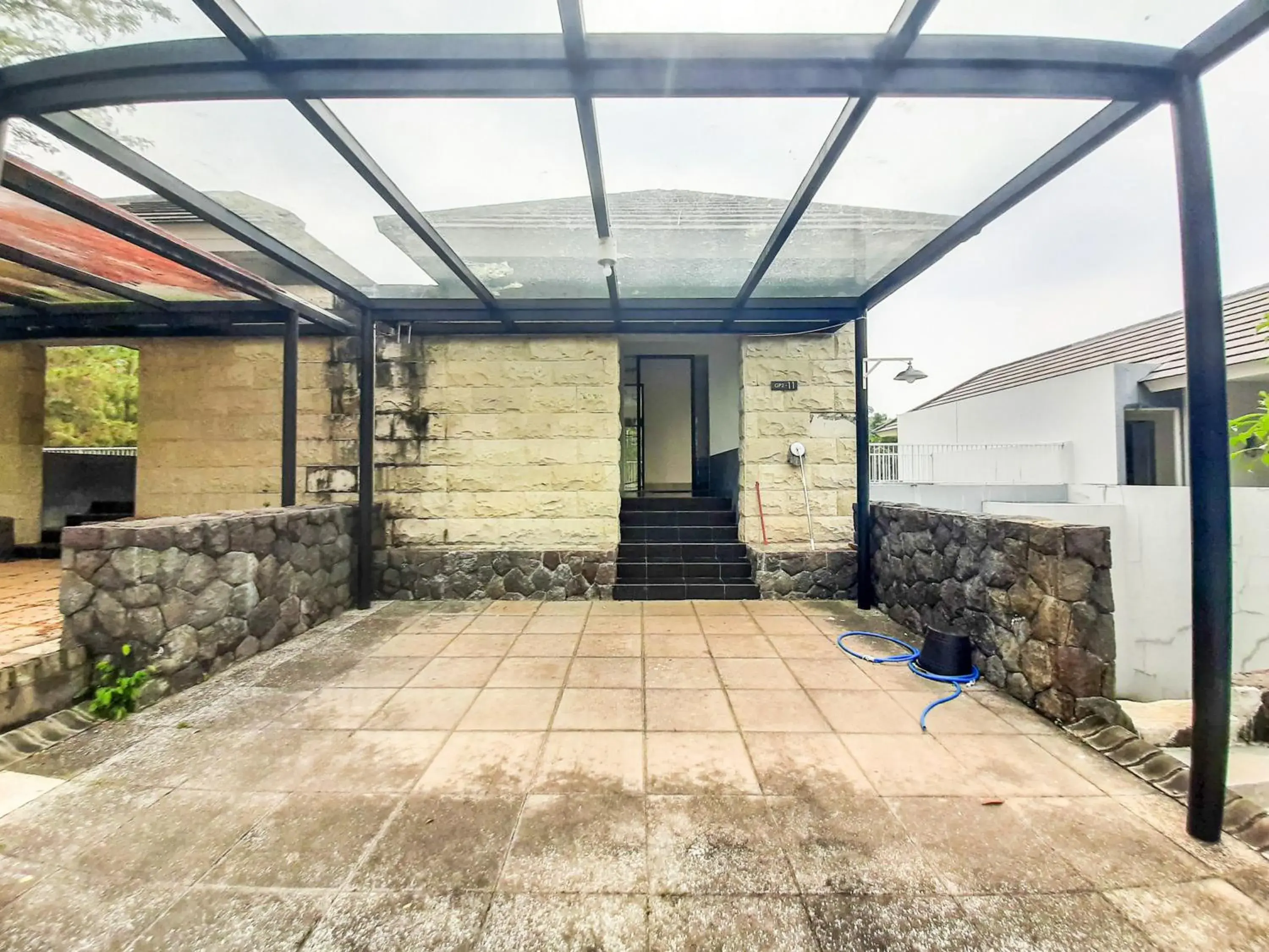 Property building in RedDoorz at Villa Taman Dayu Pandaan 2 Property building in RedDoorz at Villa Taman Dayu Pandaan 2