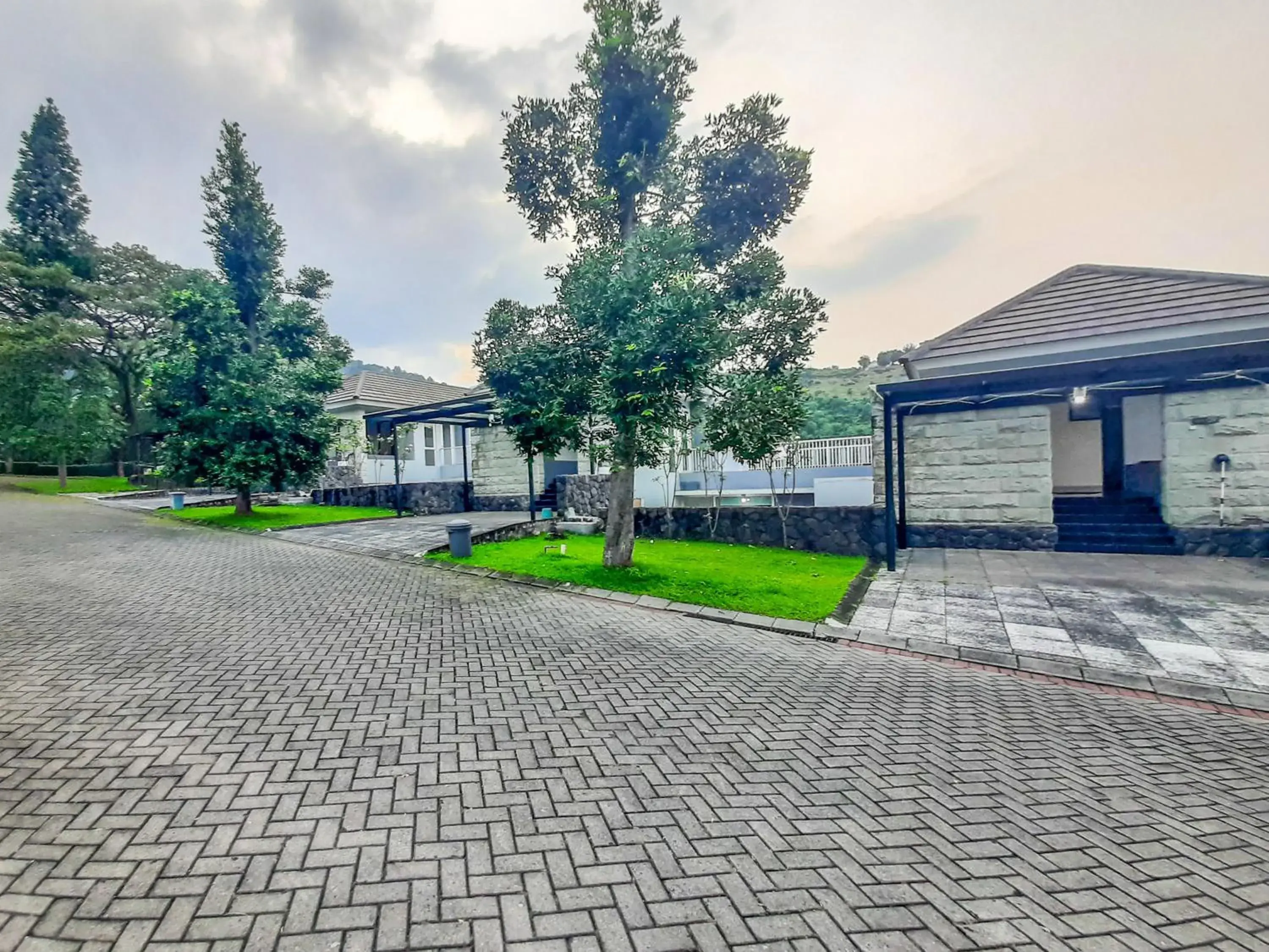 Property building in RedDoorz at Villa Taman Dayu Pandaan 2 Property building in RedDoorz at Villa Taman Dayu Pandaan 2