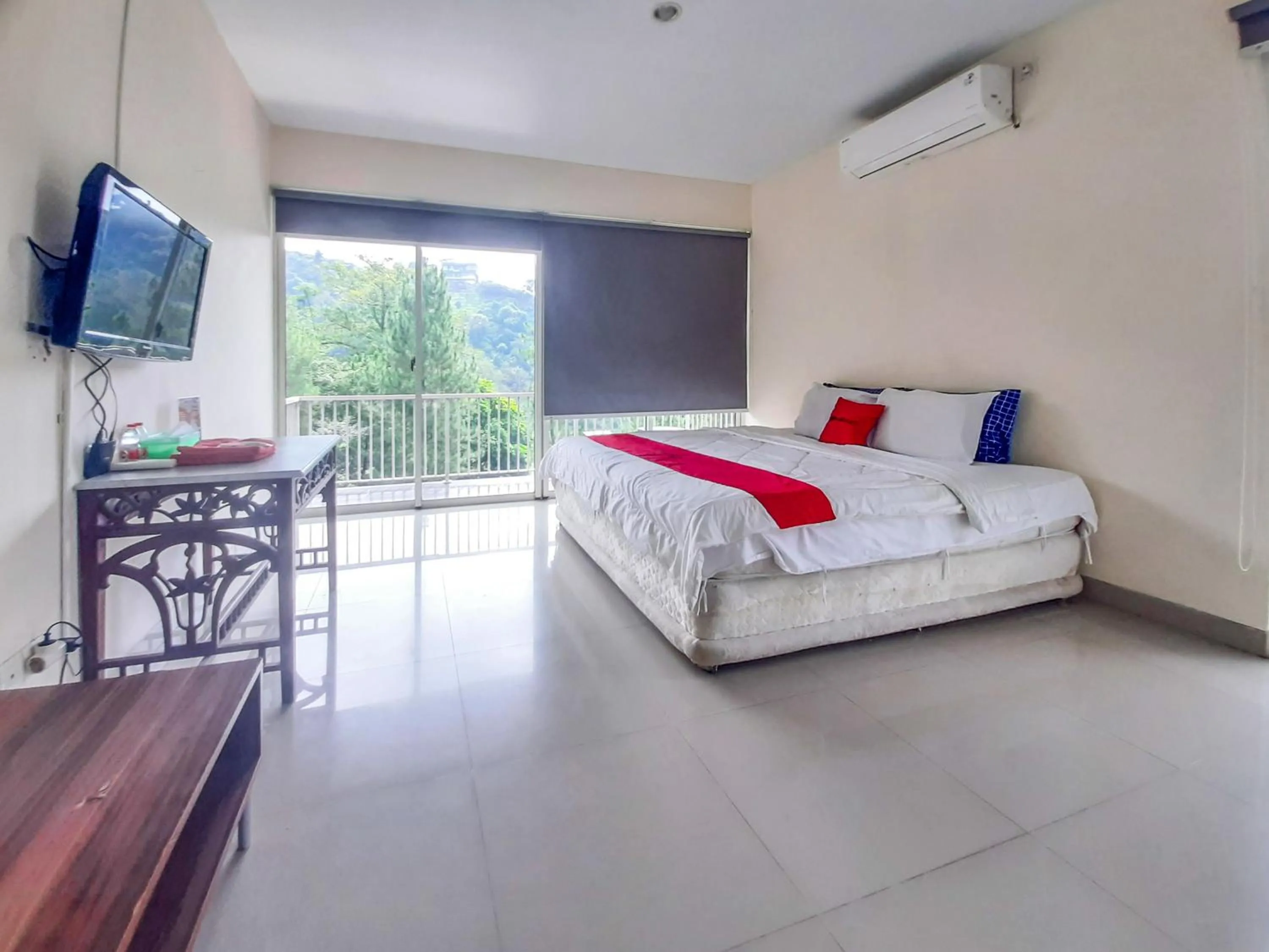 Bedroom in RedDoorz at Villa Taman Dayu Pandaan 2