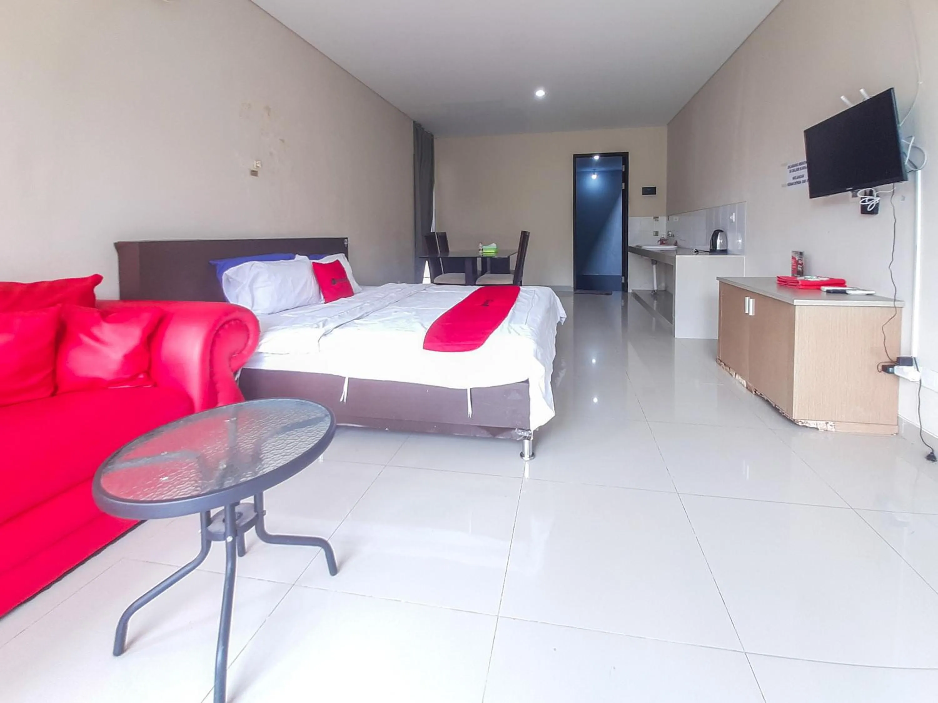 Bedroom in RedDoorz at Villa Taman Dayu Pandaan 2