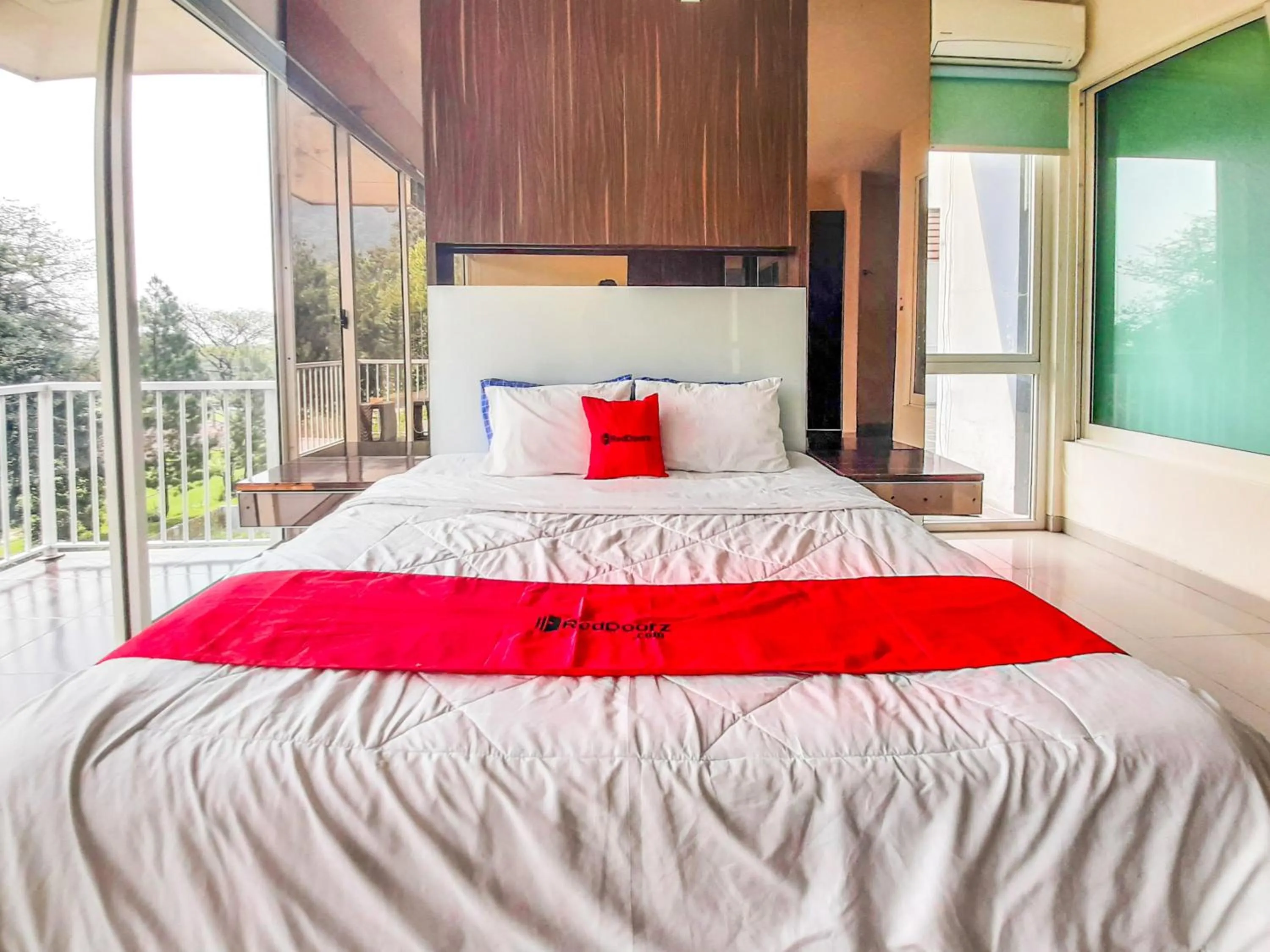 Bedroom in RedDoorz at Villa Taman Dayu Pandaan 2