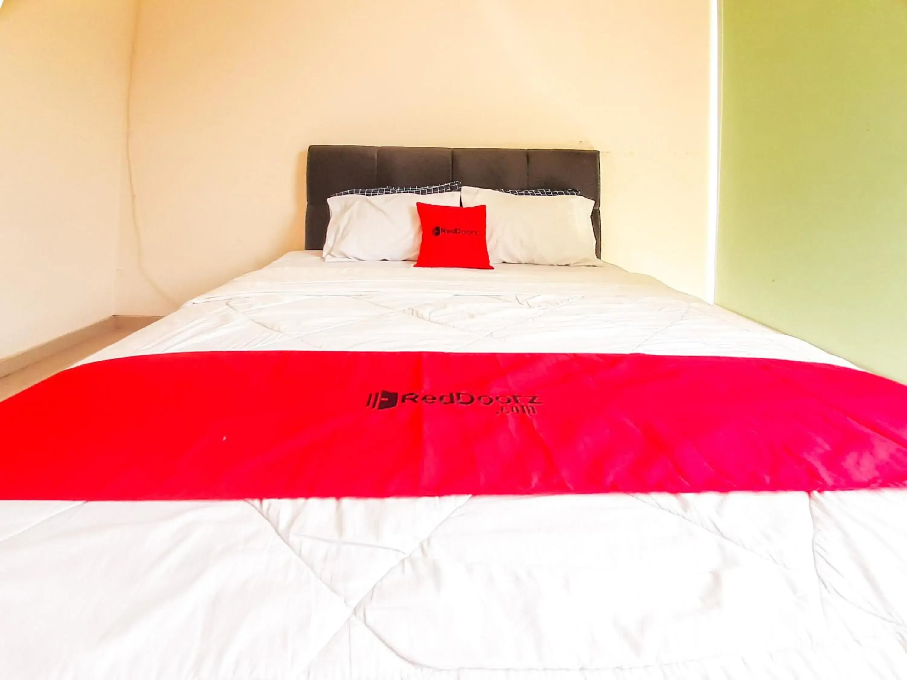 Bedroom in RedDoorz at Villa Taman Dayu Pandaan 2 Bedroom in RedDoorz at Villa Taman Dayu Pandaan 2