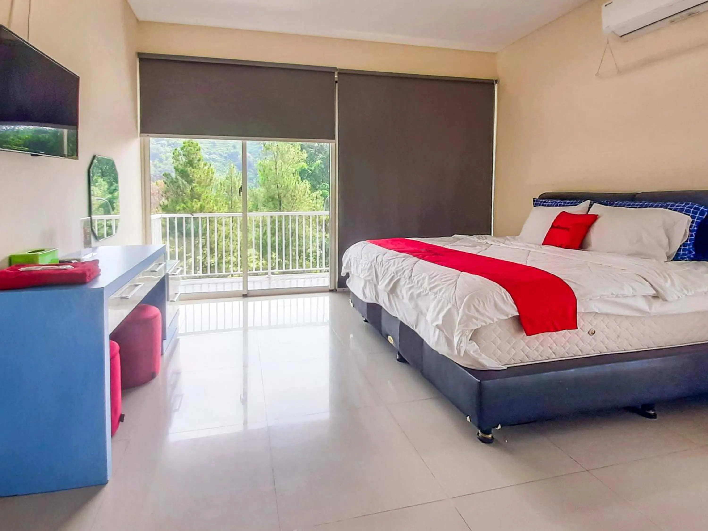 Bedroom in RedDoorz at Villa Taman Dayu Pandaan 2