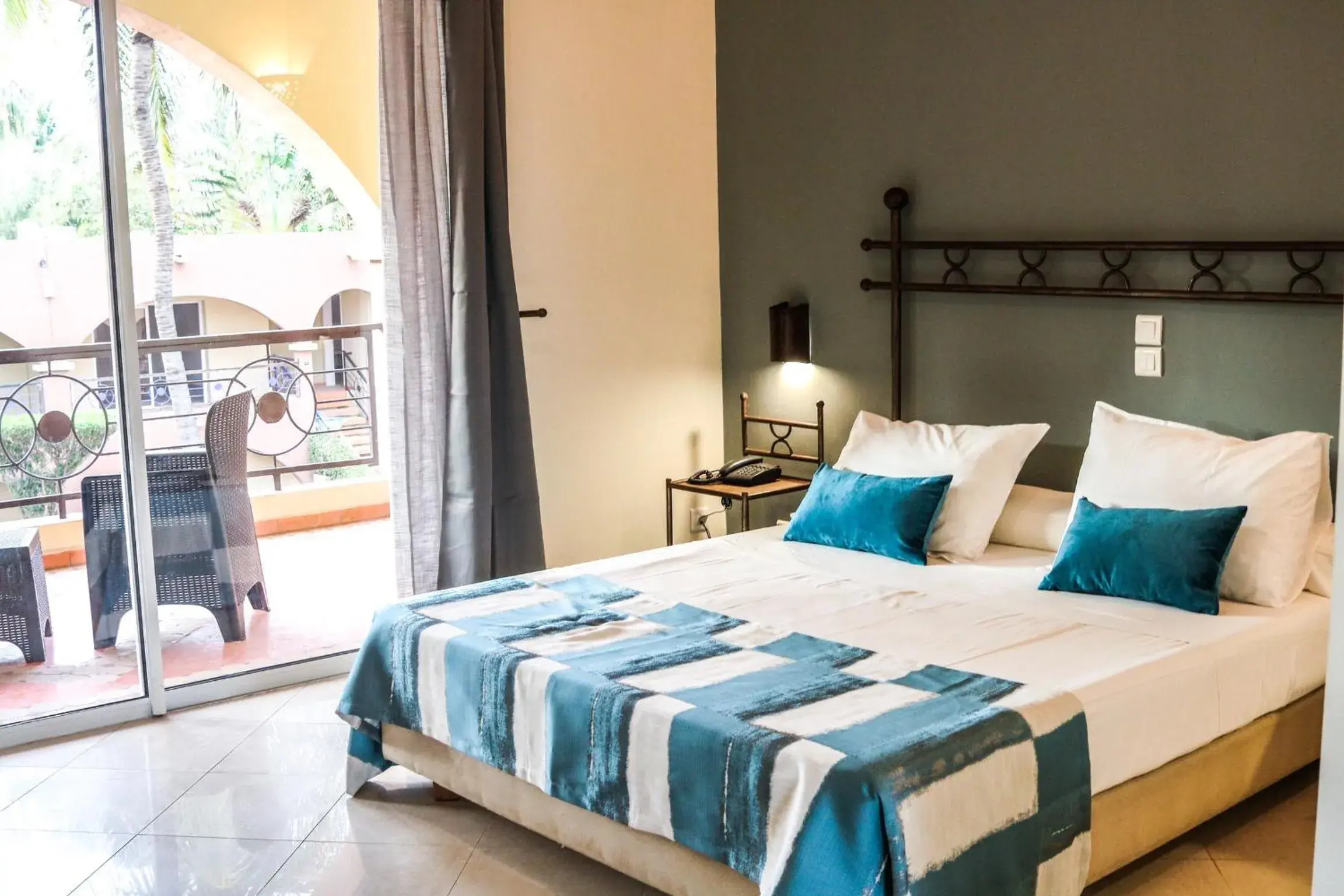 Balcony/Terrace, Bed in Airport Hotel Casino du Cap-vert Balcony/Terrace, Bed in Airport Hotel Casino du Cap-vert