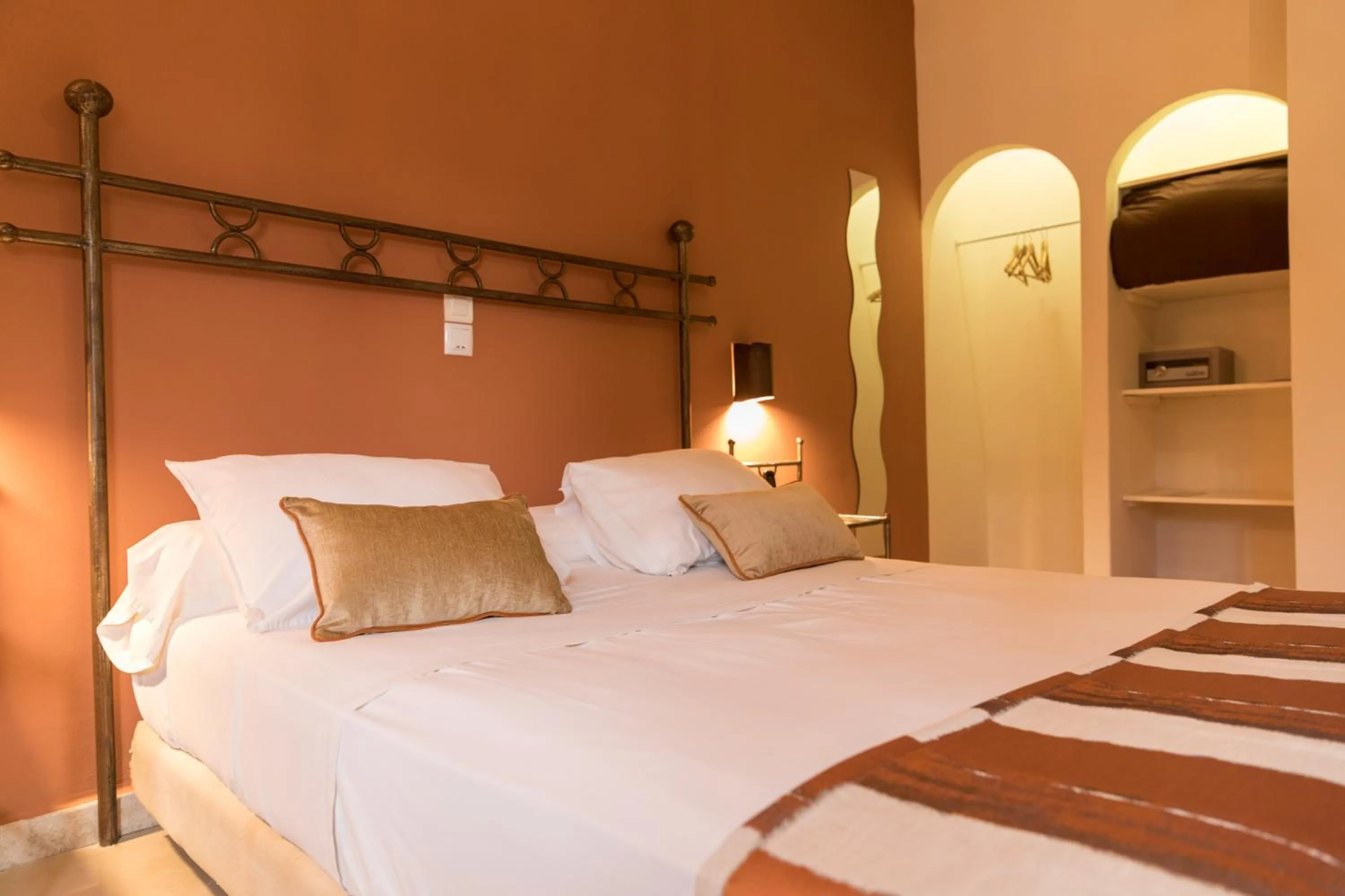 Bedroom, Bed in Airport Hotel Casino du Cap-vert