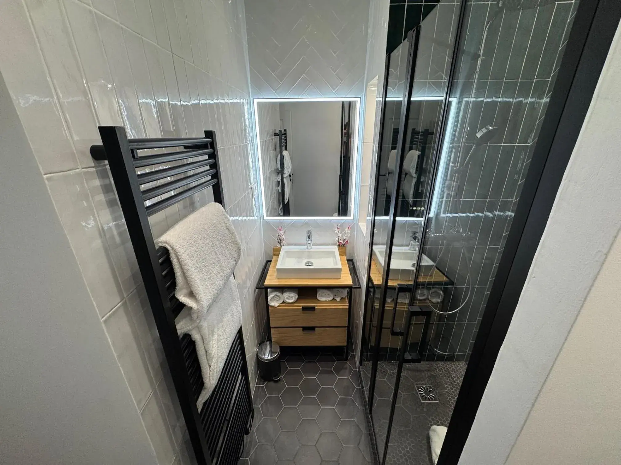 Bed in Hôtel Etoile Trocadéro Bed in Hôtel Etoile Trocadéro