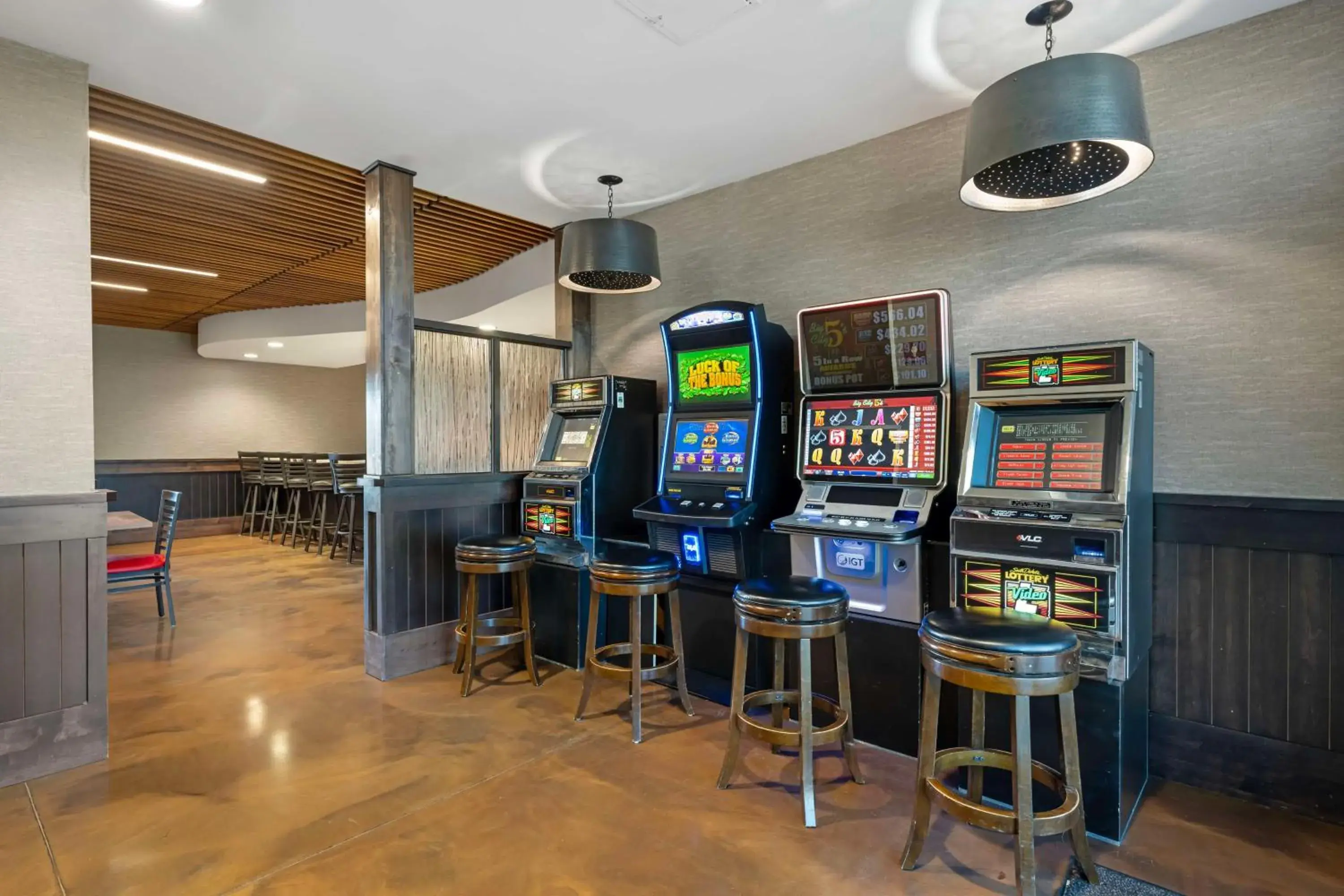 Lounge or bar in Best Western Plus Lakeview Hotel Lounge or bar in Best Western Plus Lakeview Hotel