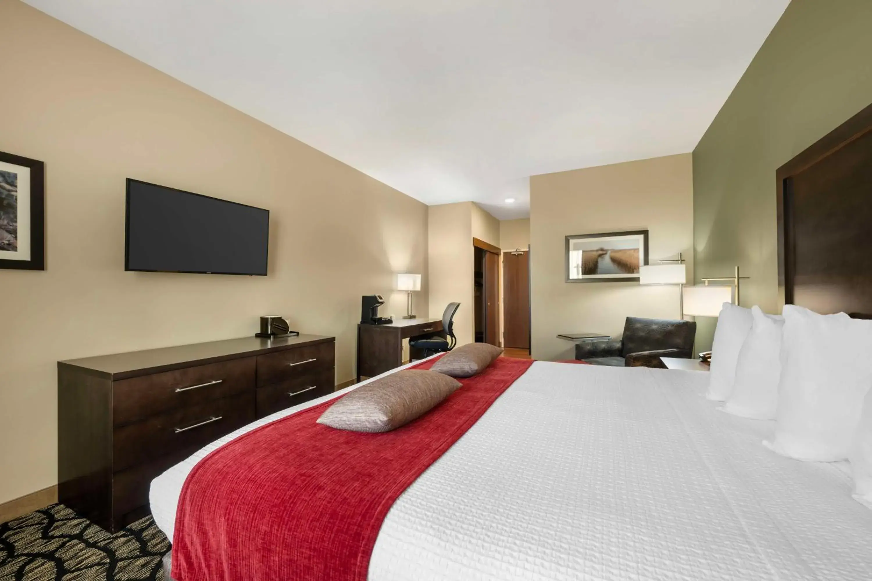 Bedroom, Bed in Best Western Plus Lakeview Hotel Bedroom, Bed in Best Western Plus Lakeview Hotel