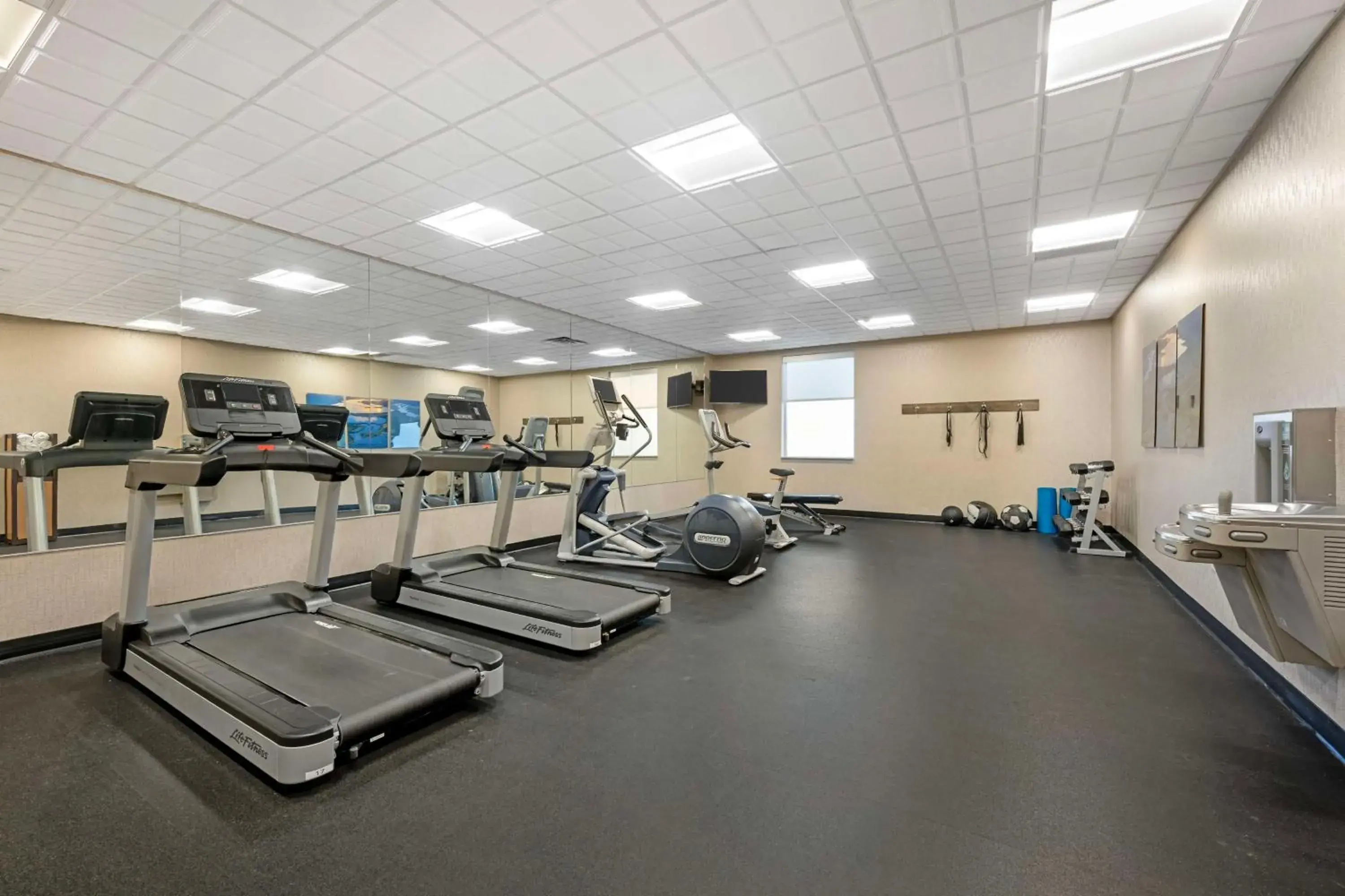 Fitness centre/facilities in Best Western Plus Lakeview Hotel Fitness centre/facilities in Best Western Plus Lakeview Hotel