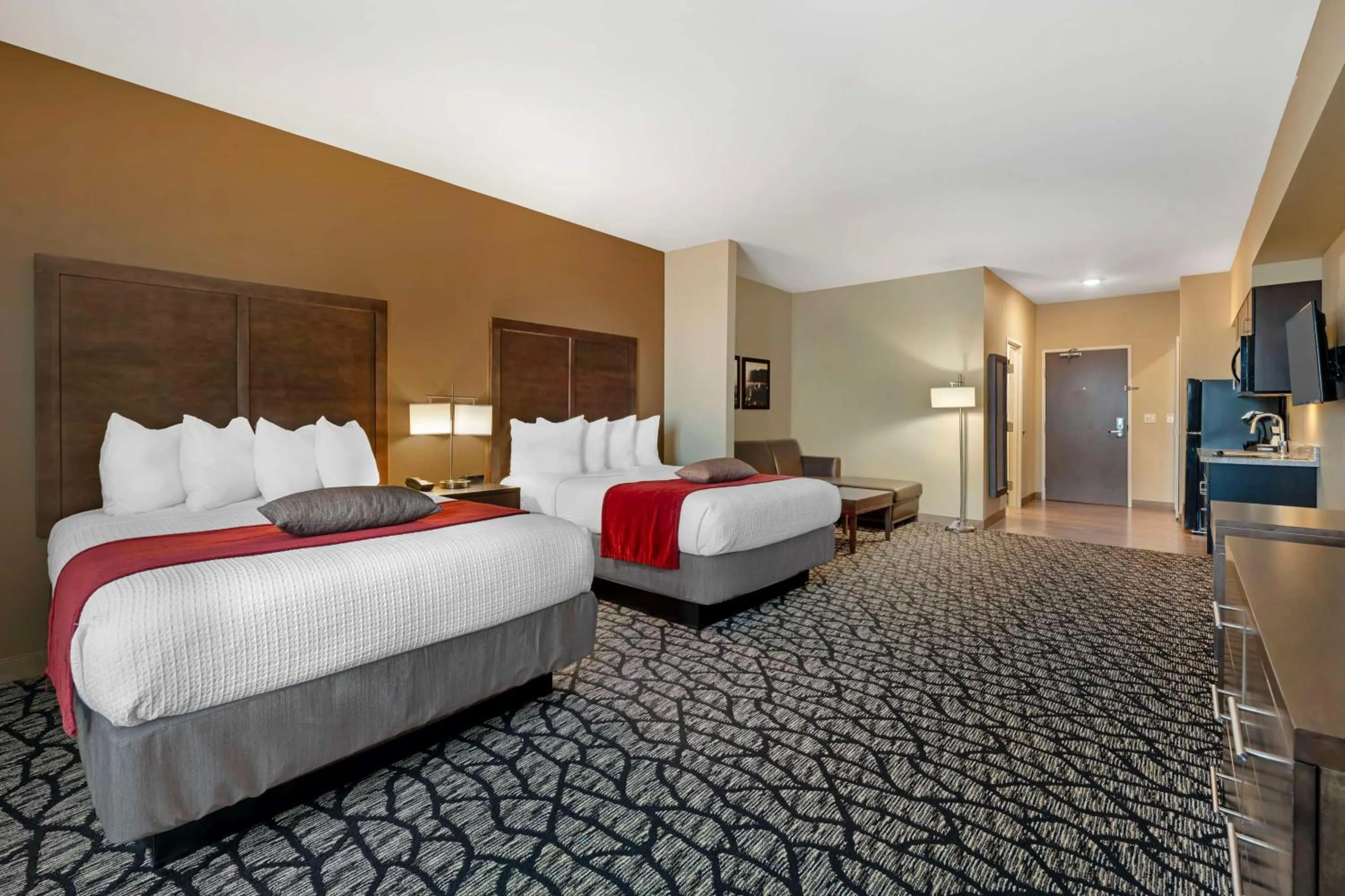 Bedroom, Bed in Best Western Plus Lakeview Hotel