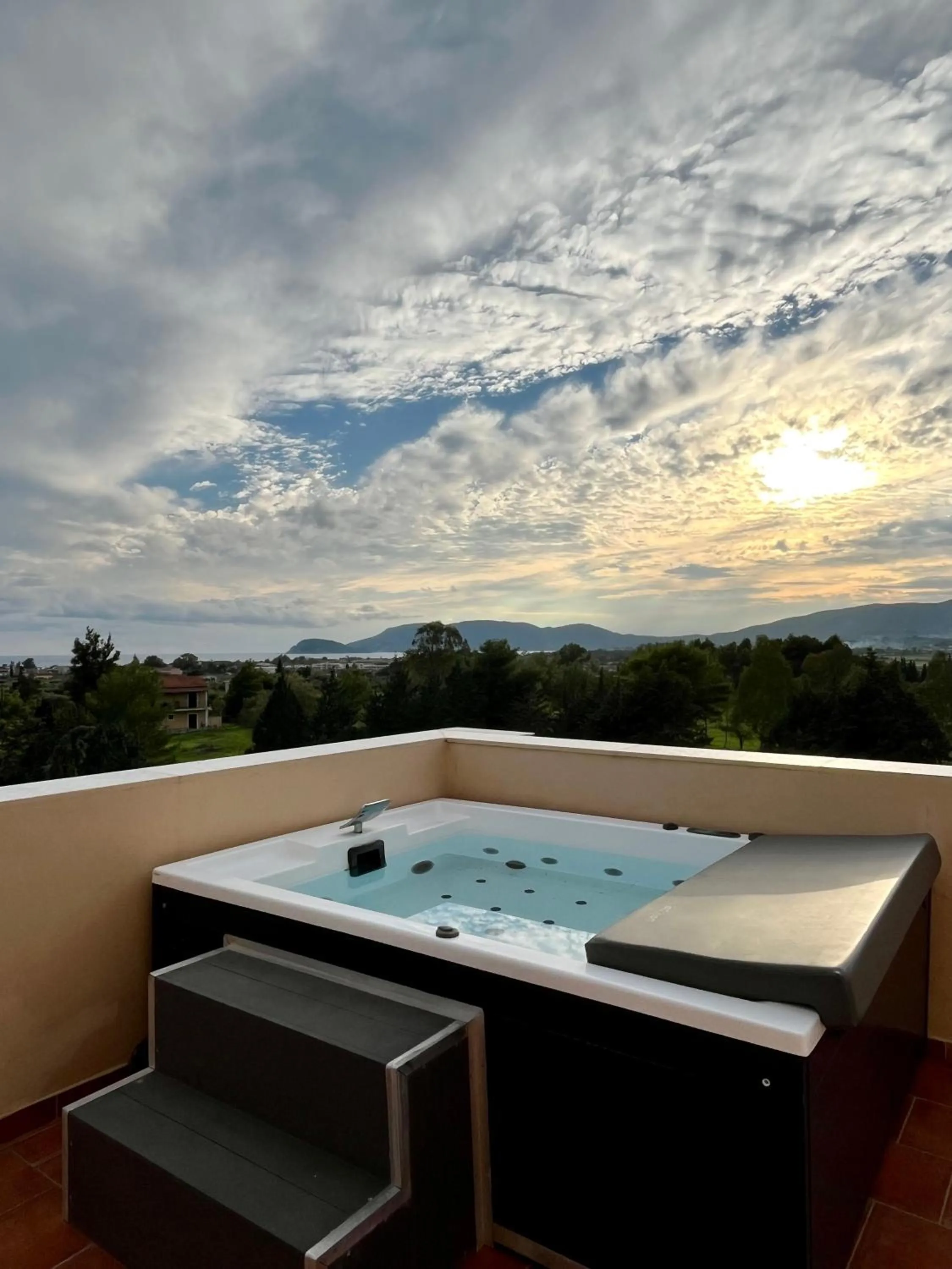 Hot Tub in Anagenessis Resort