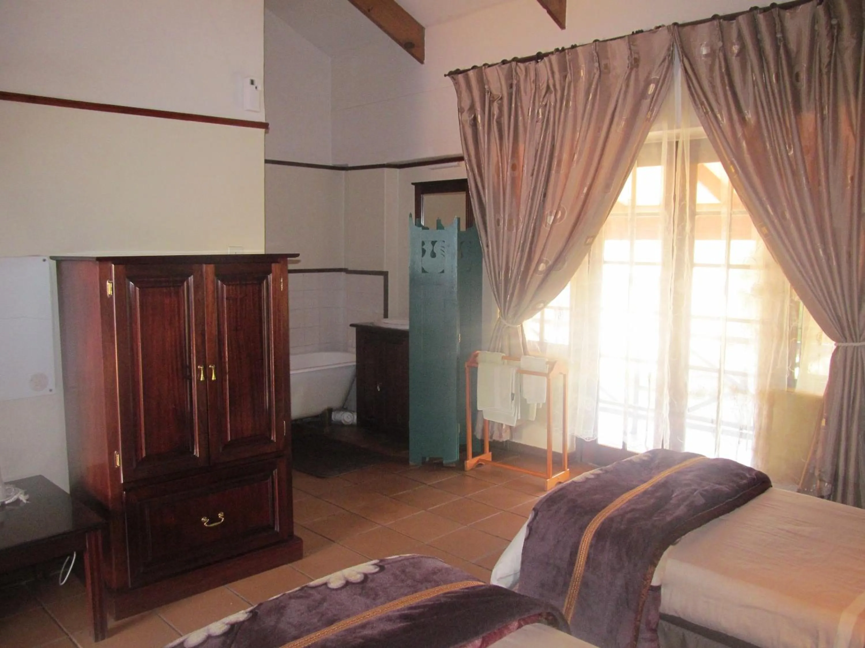 Balcony/Terrace, Bed in The Woodsman Bed and Breakfast