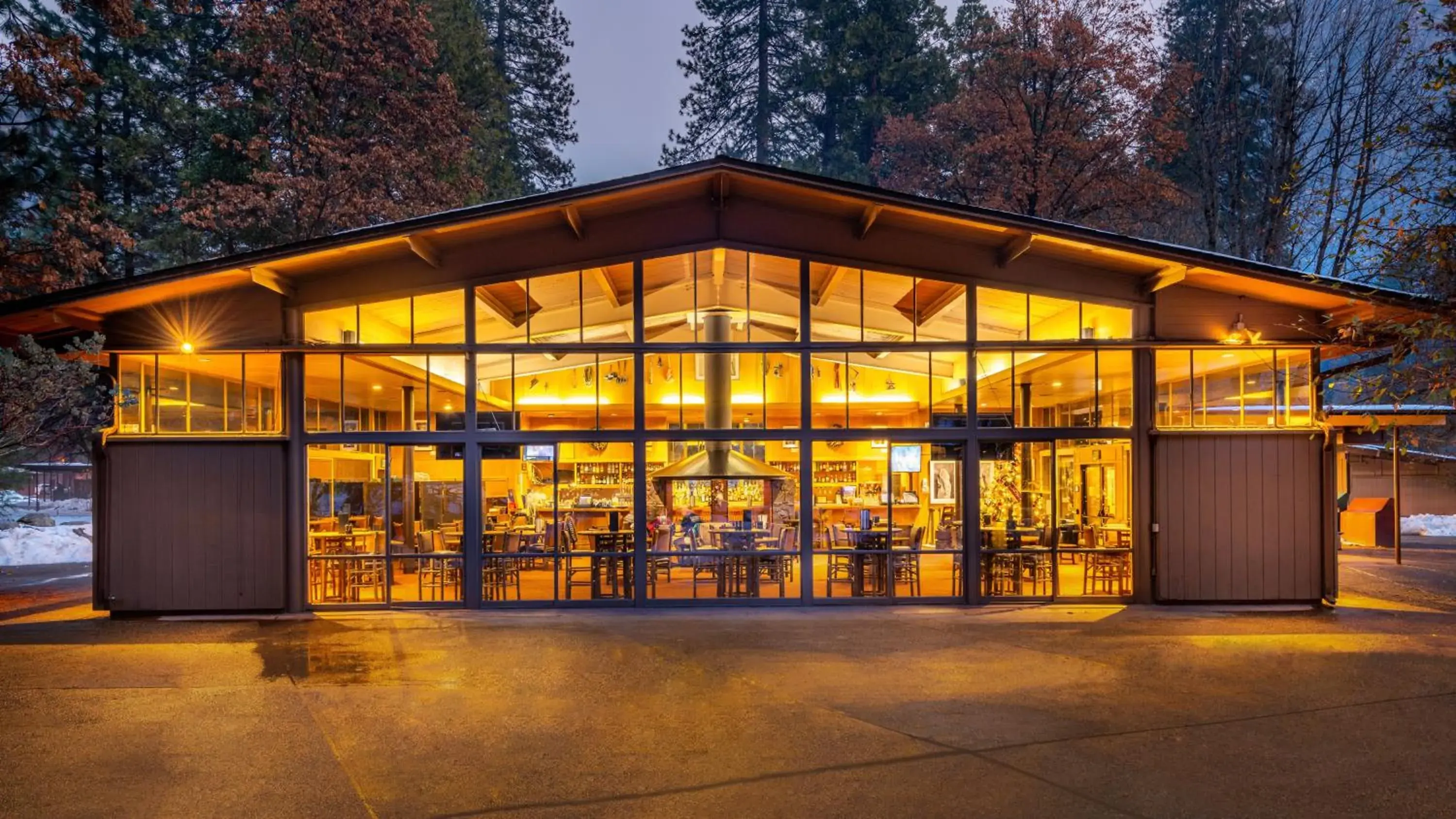 Restaurant/places to eat in Yosemite Valley Lodge Restaurant/places to eat in Yosemite Valley Lodge