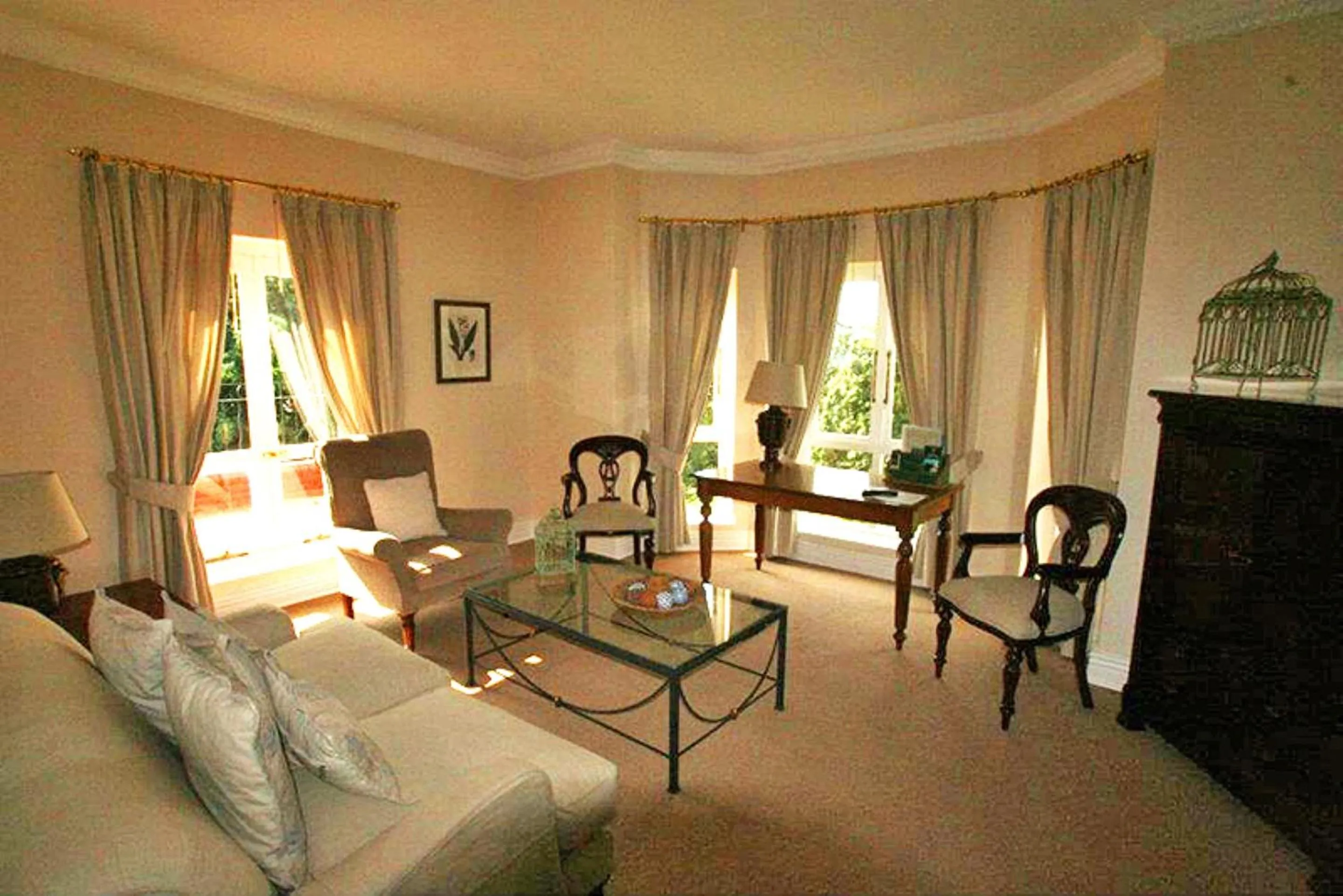 Living room in Redlands Hotel