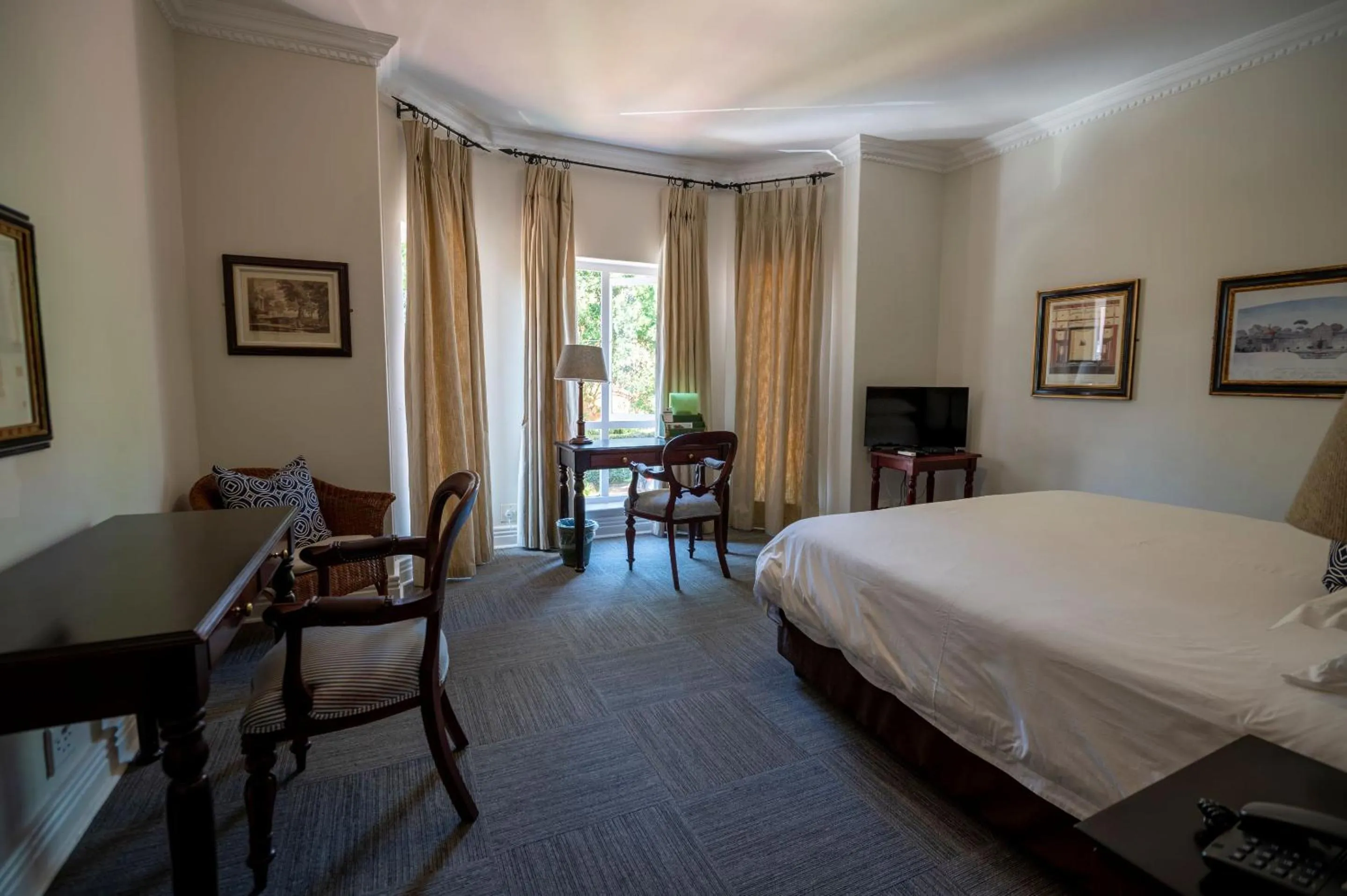 Bed in Redlands Hotel