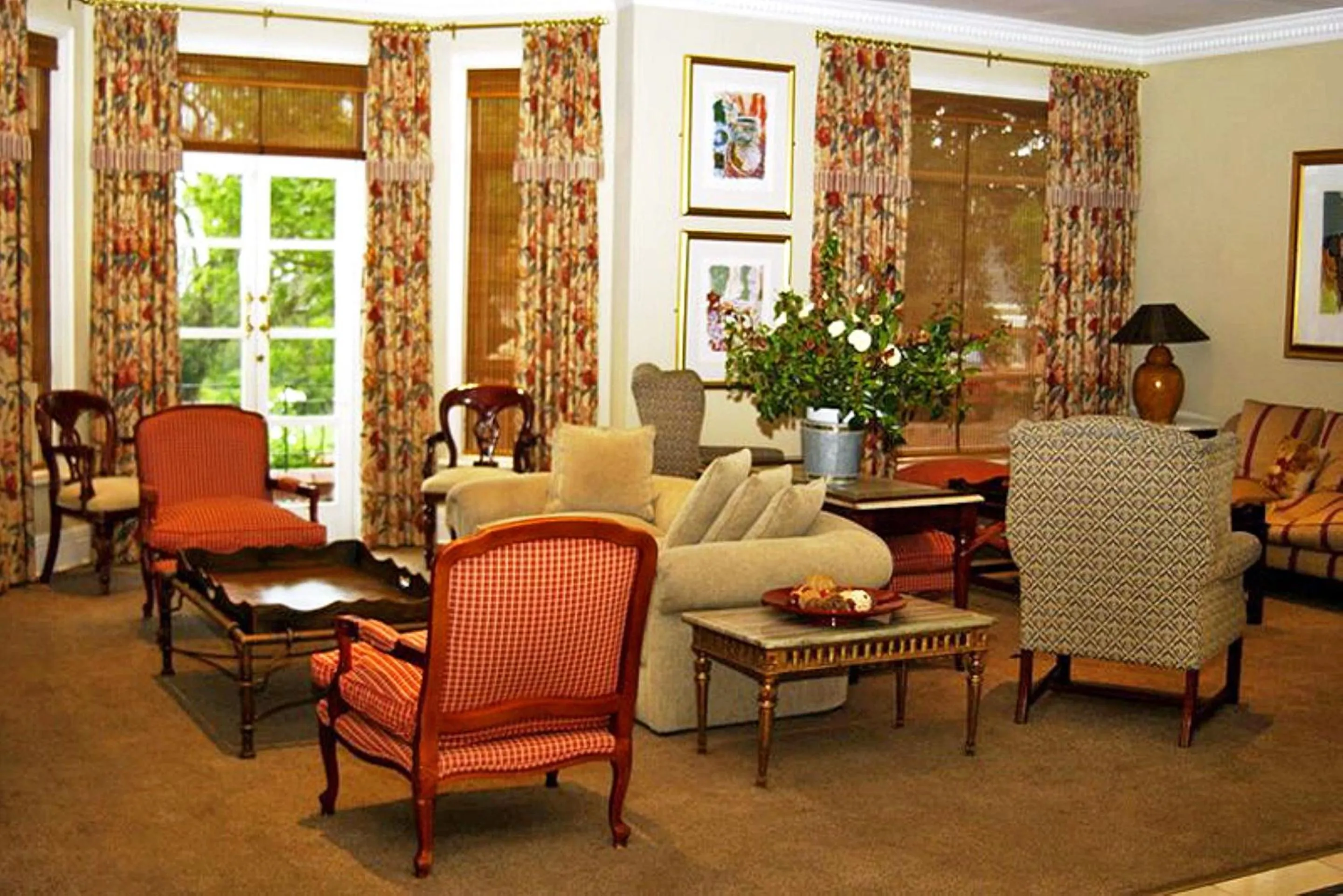 Lounge or bar in Redlands Hotel