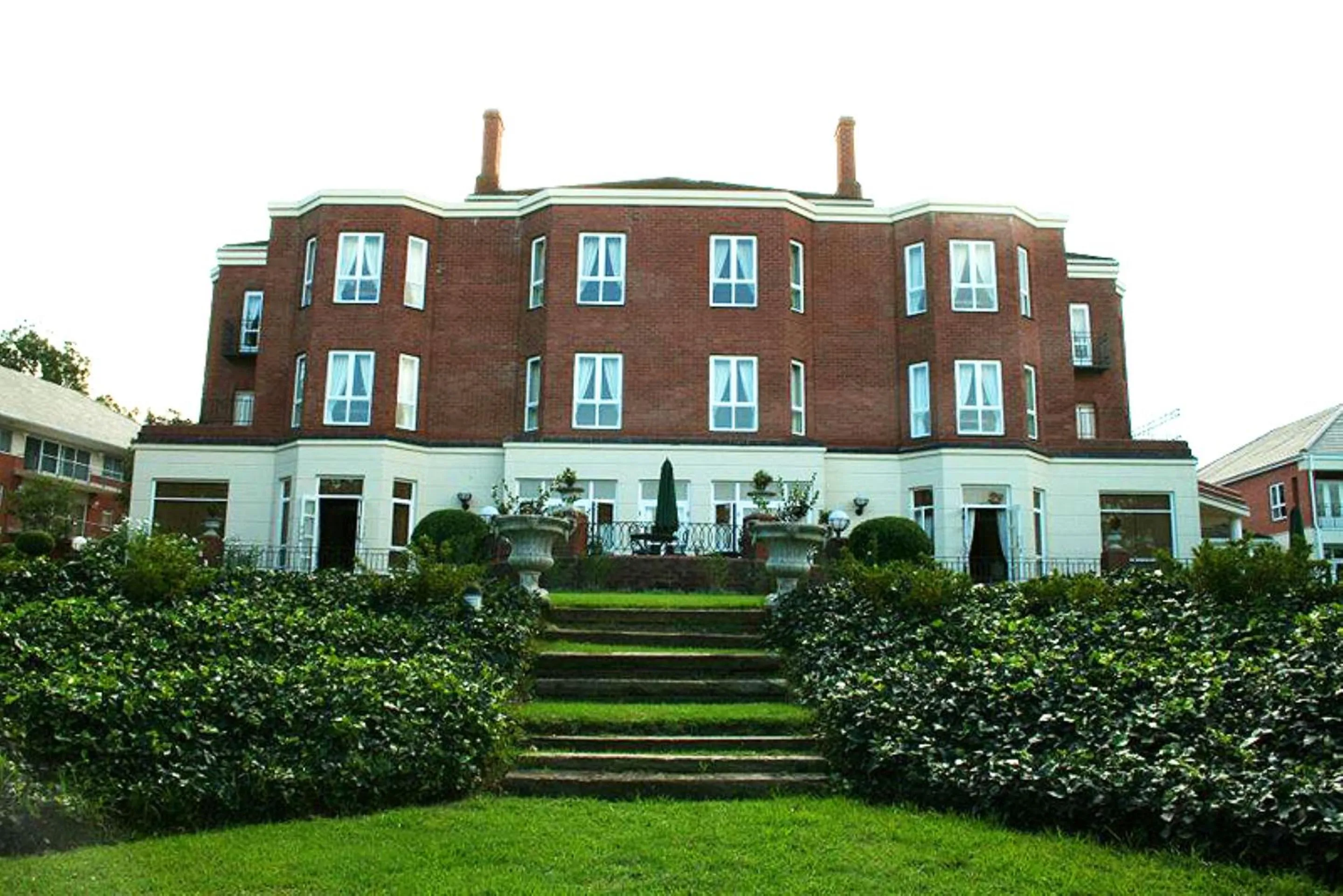 Property building in Redlands Hotel