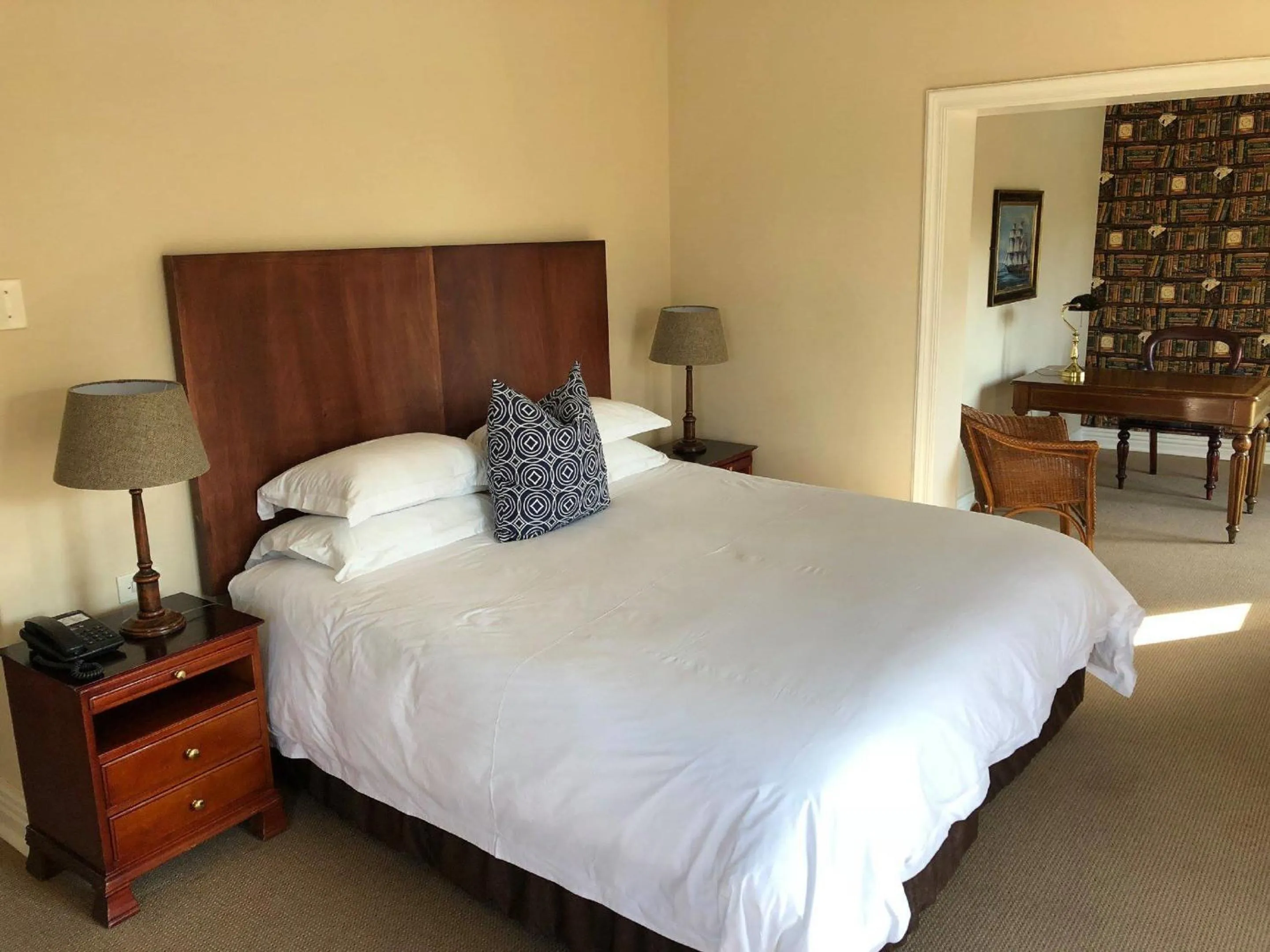 Bed in Redlands Hotel