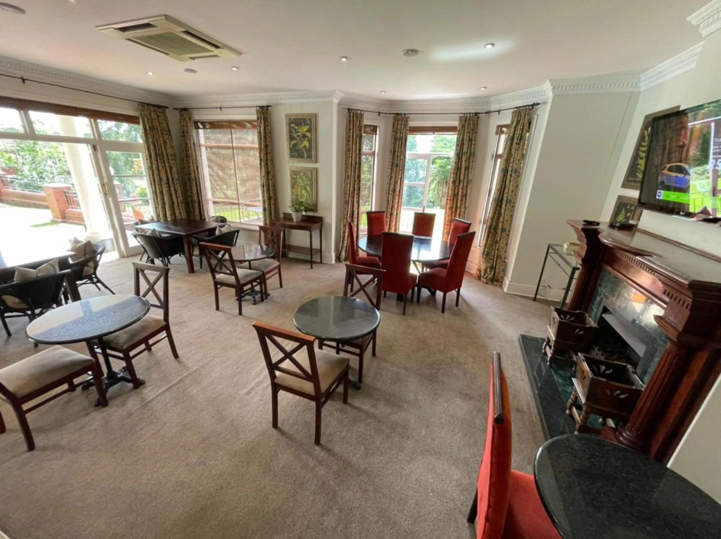 Restaurant/places to eat in Redlands Hotel