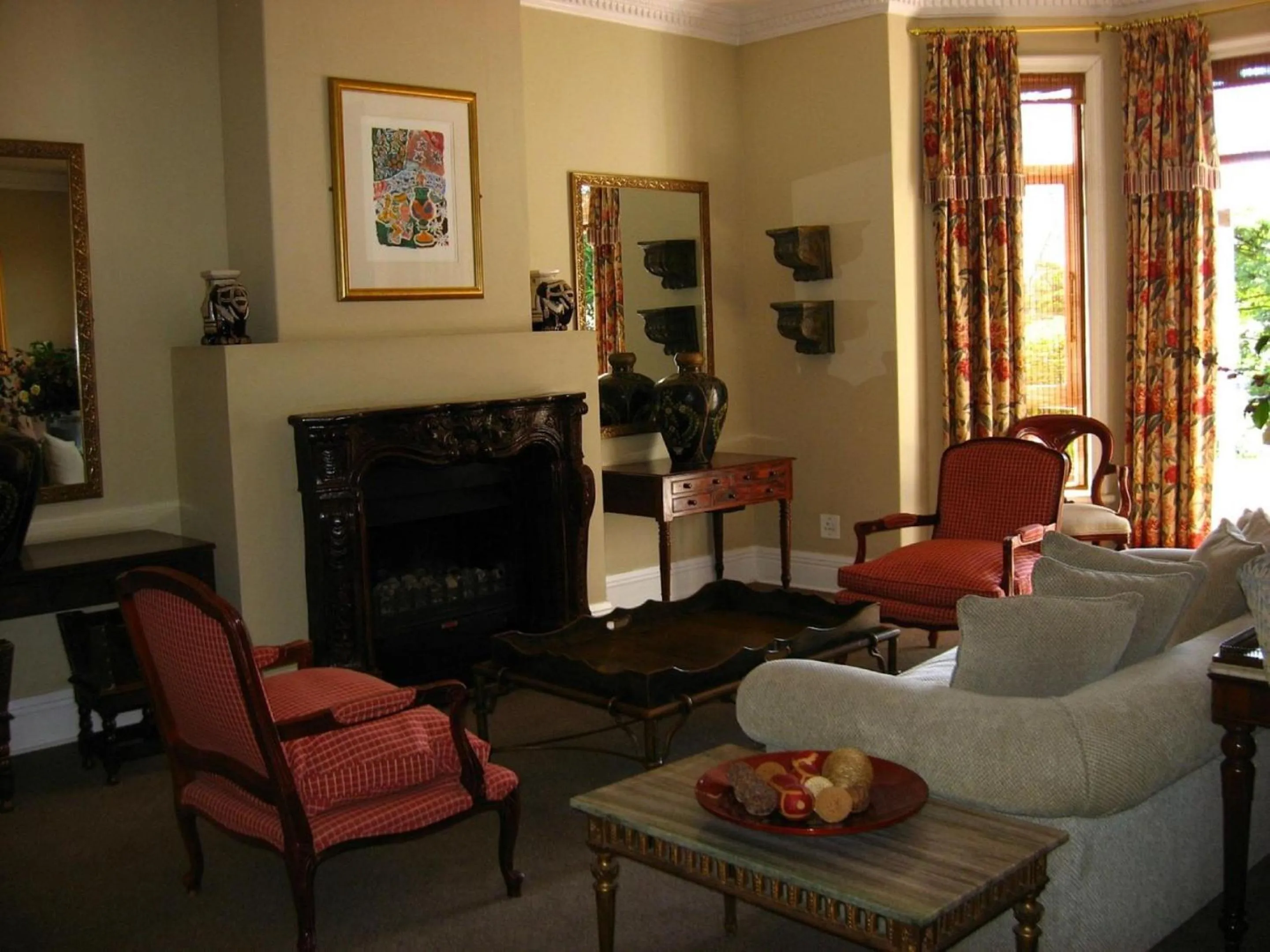 Lounge or bar in Redlands Hotel