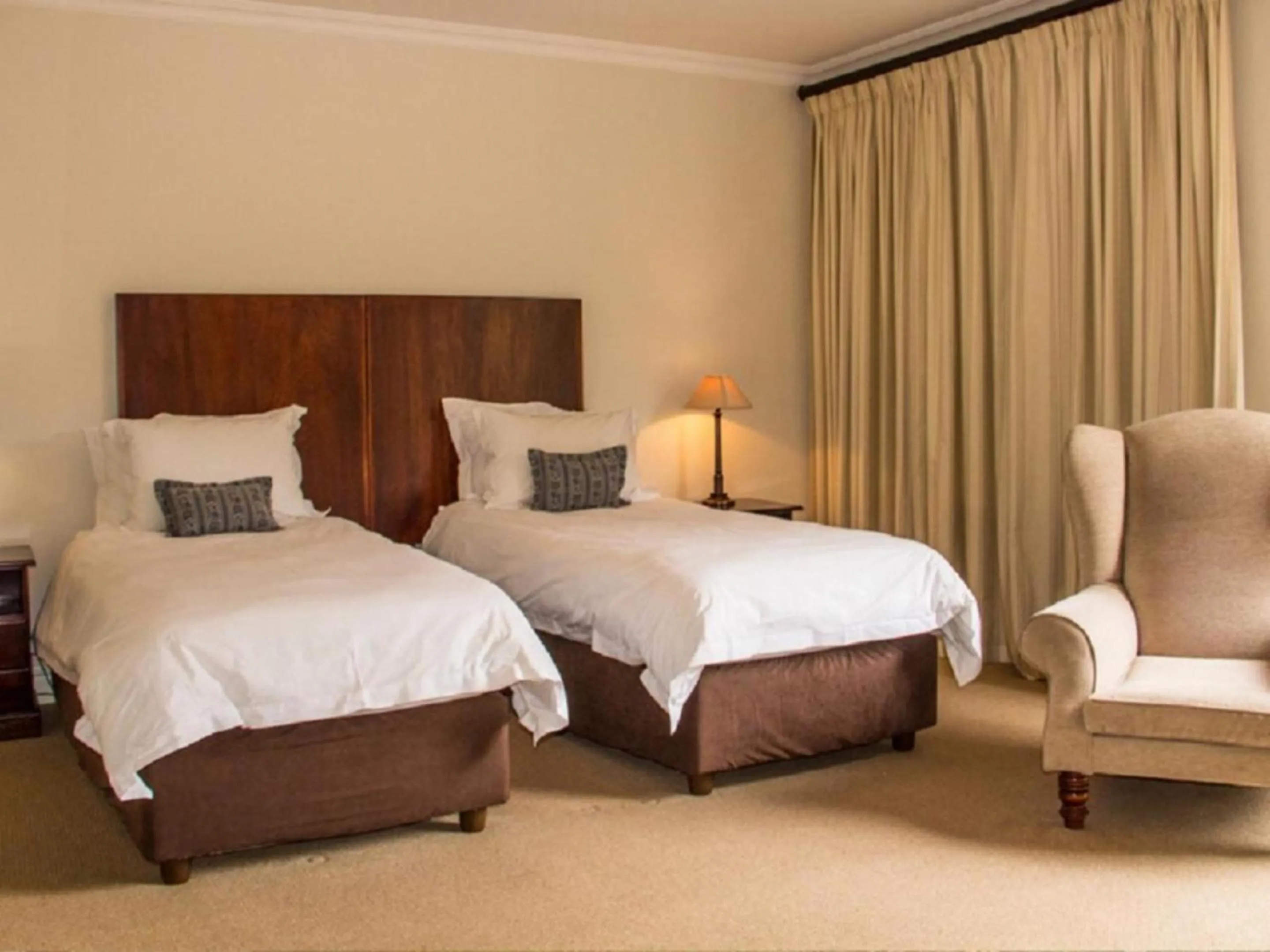 Bed in Redlands Hotel