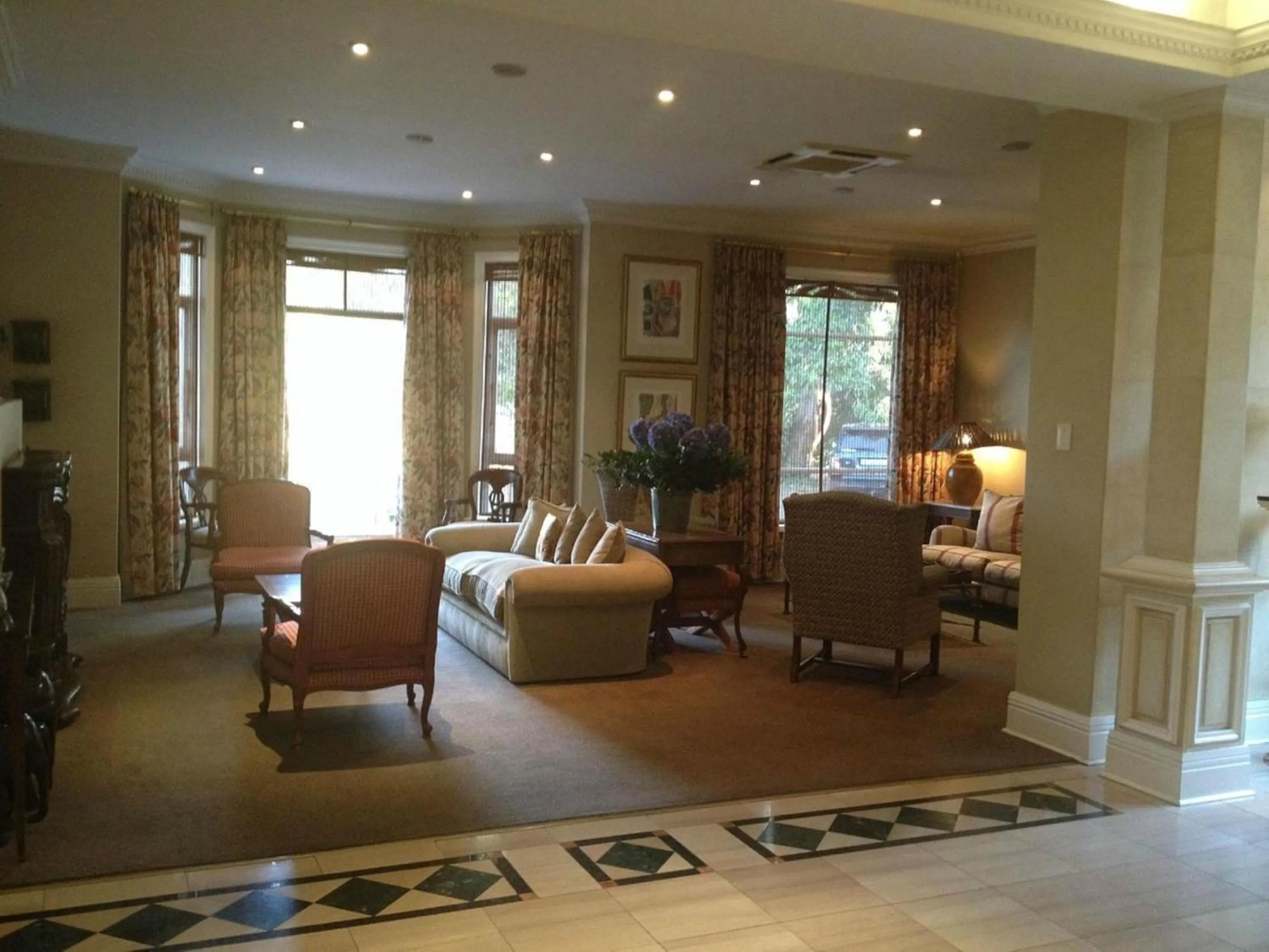 Lounge or bar in Redlands Hotel