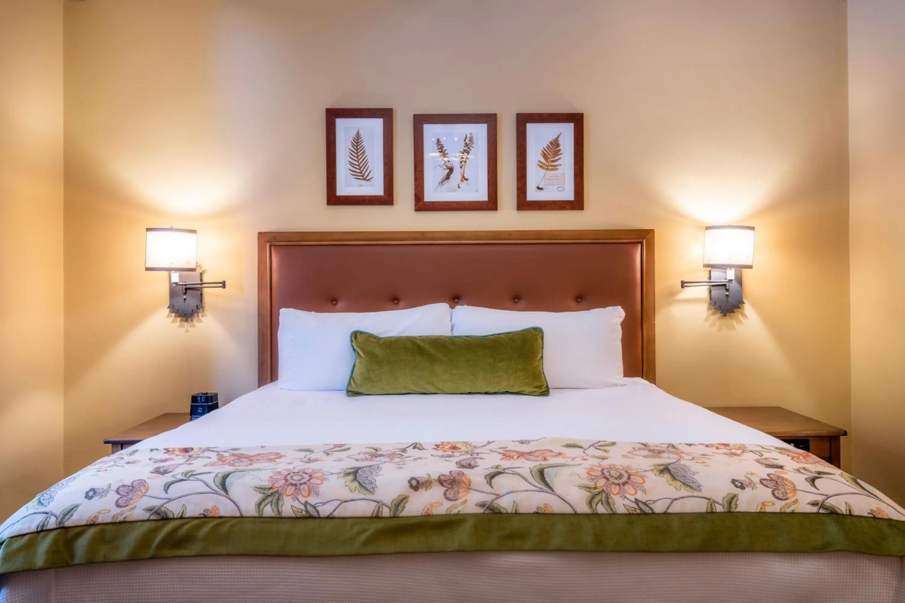 Bedroom, Bed in The Ahwahnee