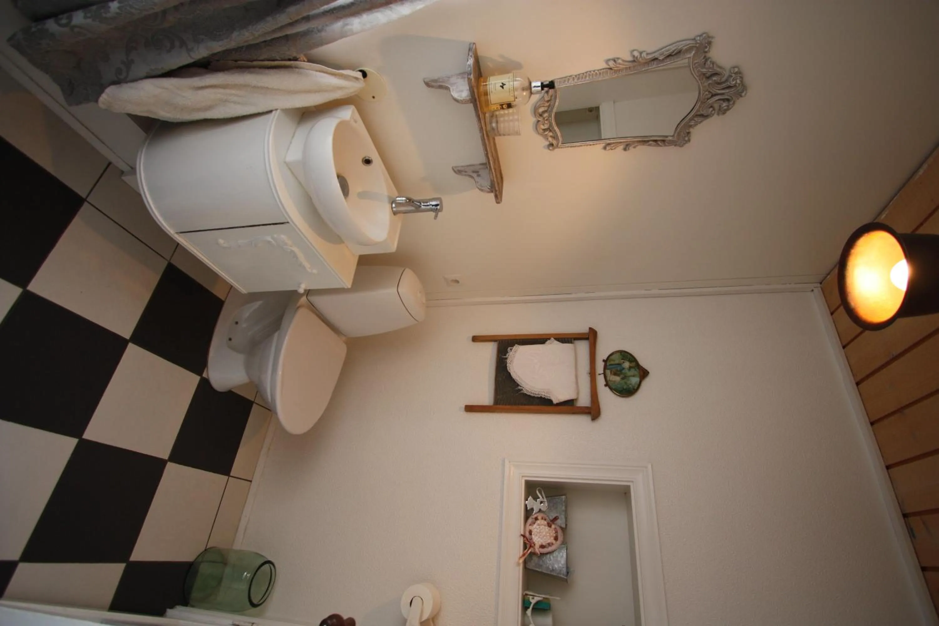 Toilet in Dalvík Hostel Gimli