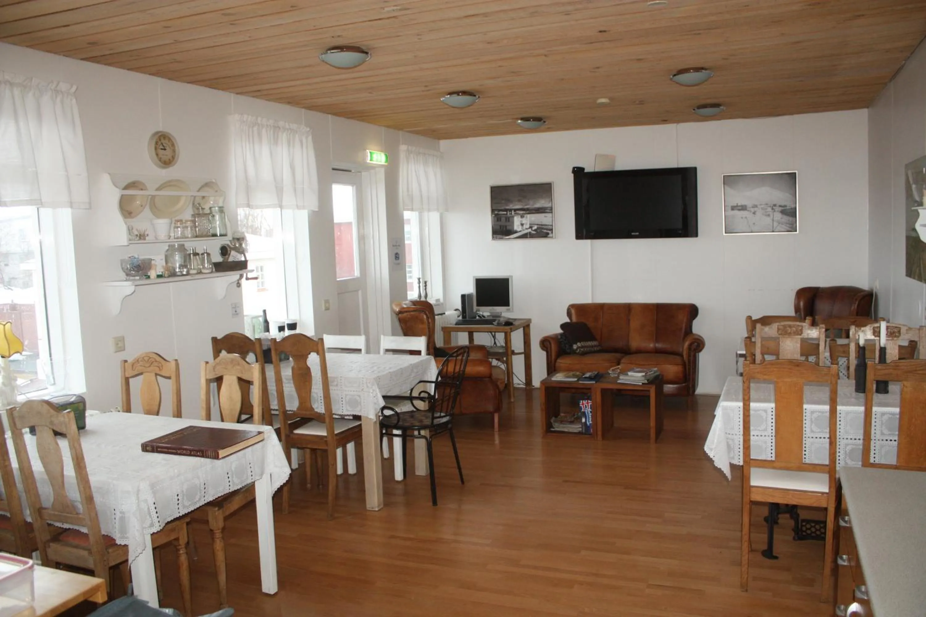Dining area in Dalvík Hostel Gimli