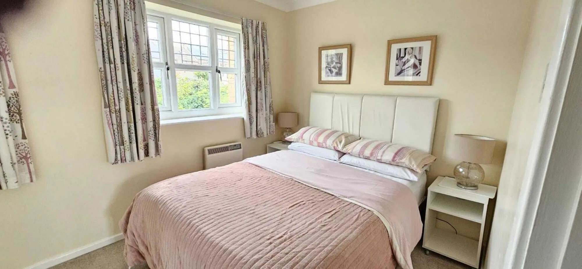 Bedroom, Bed in Saltburn Holidays Jasmine Cottage Saltburn