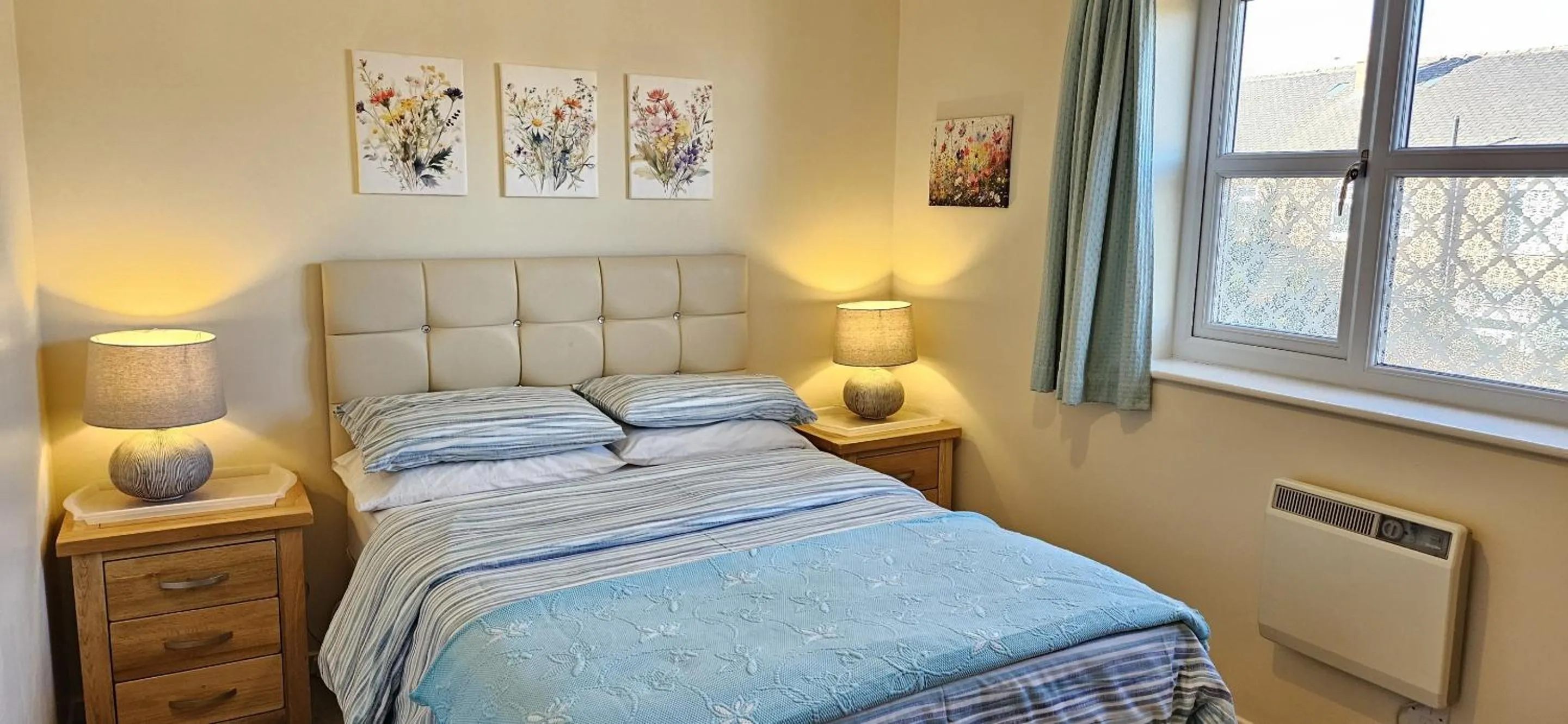 Bedroom, Bed in Saltburn Holidays Jasmine Cottage Saltburn