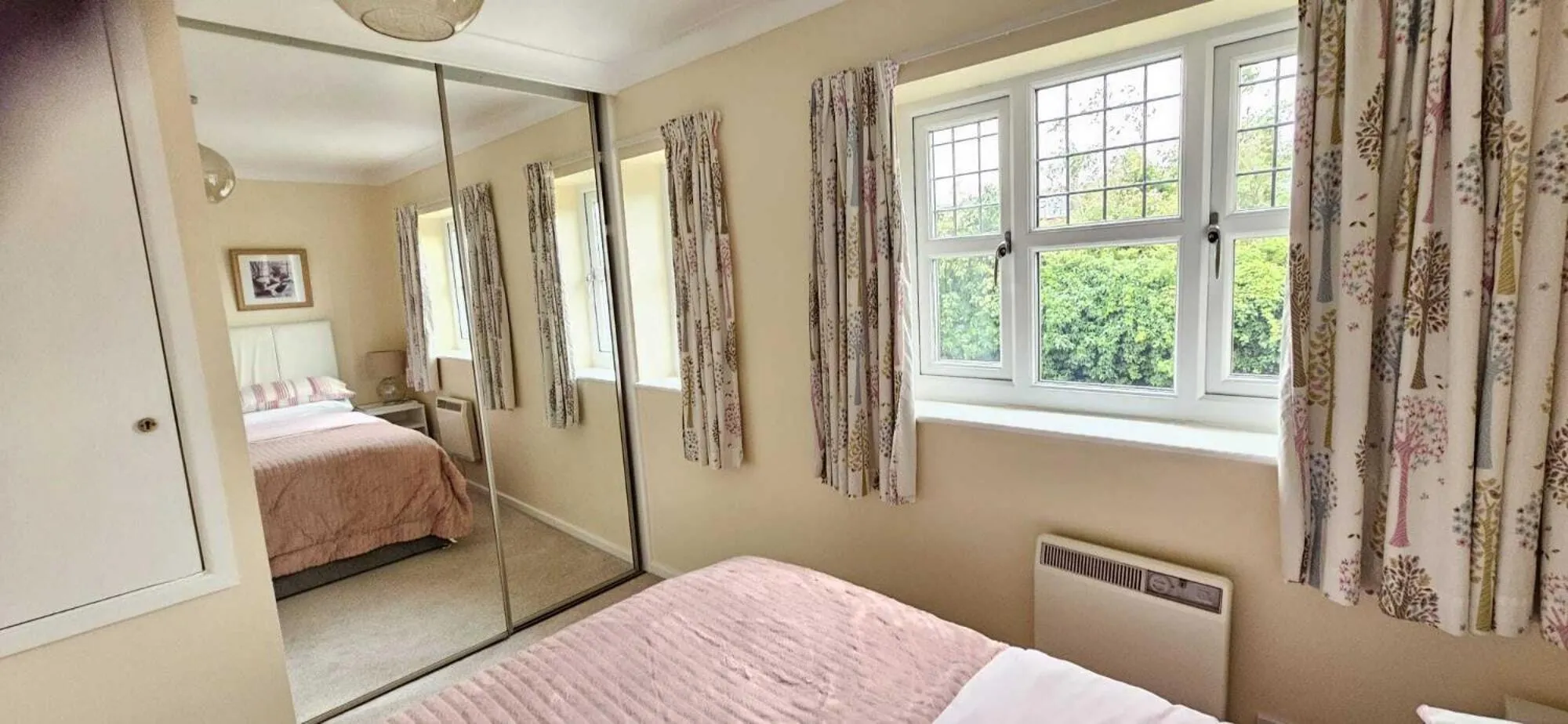 Bedroom, Bed in Saltburn Holidays Jasmine Cottage Saltburn