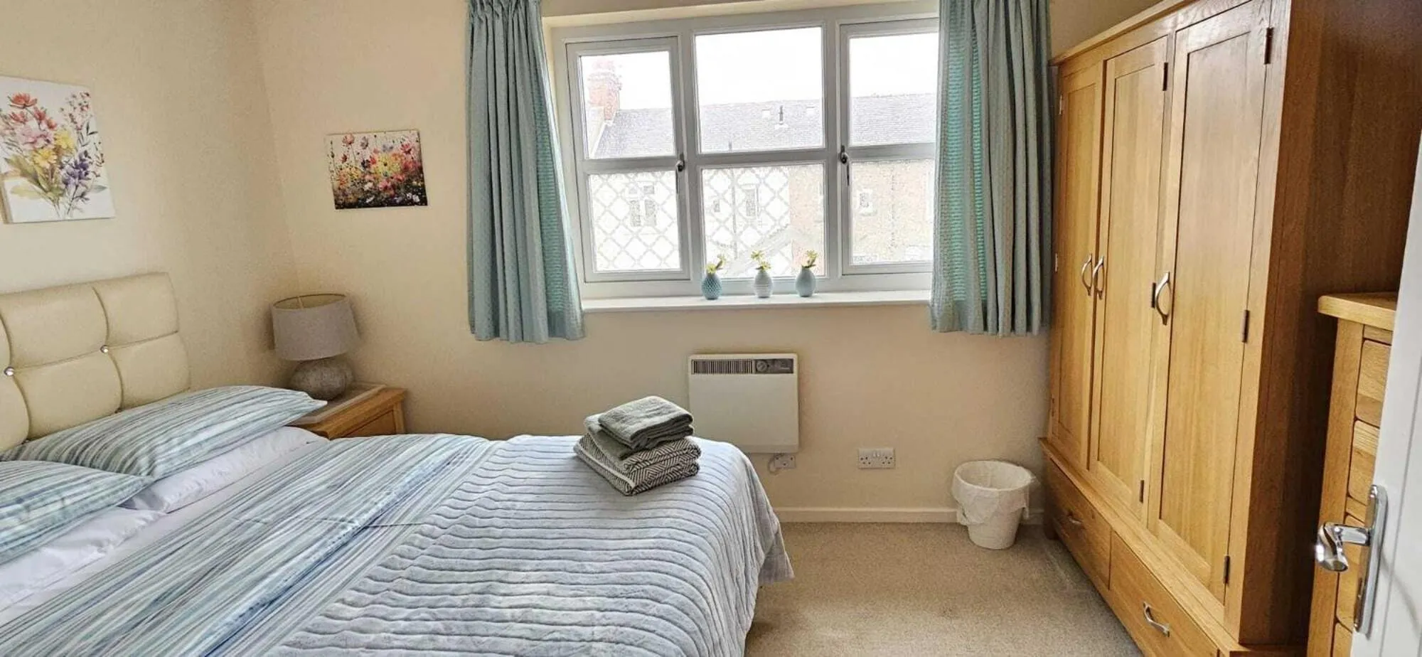 Bedroom, Bed in Saltburn Holidays Jasmine Cottage Saltburn
