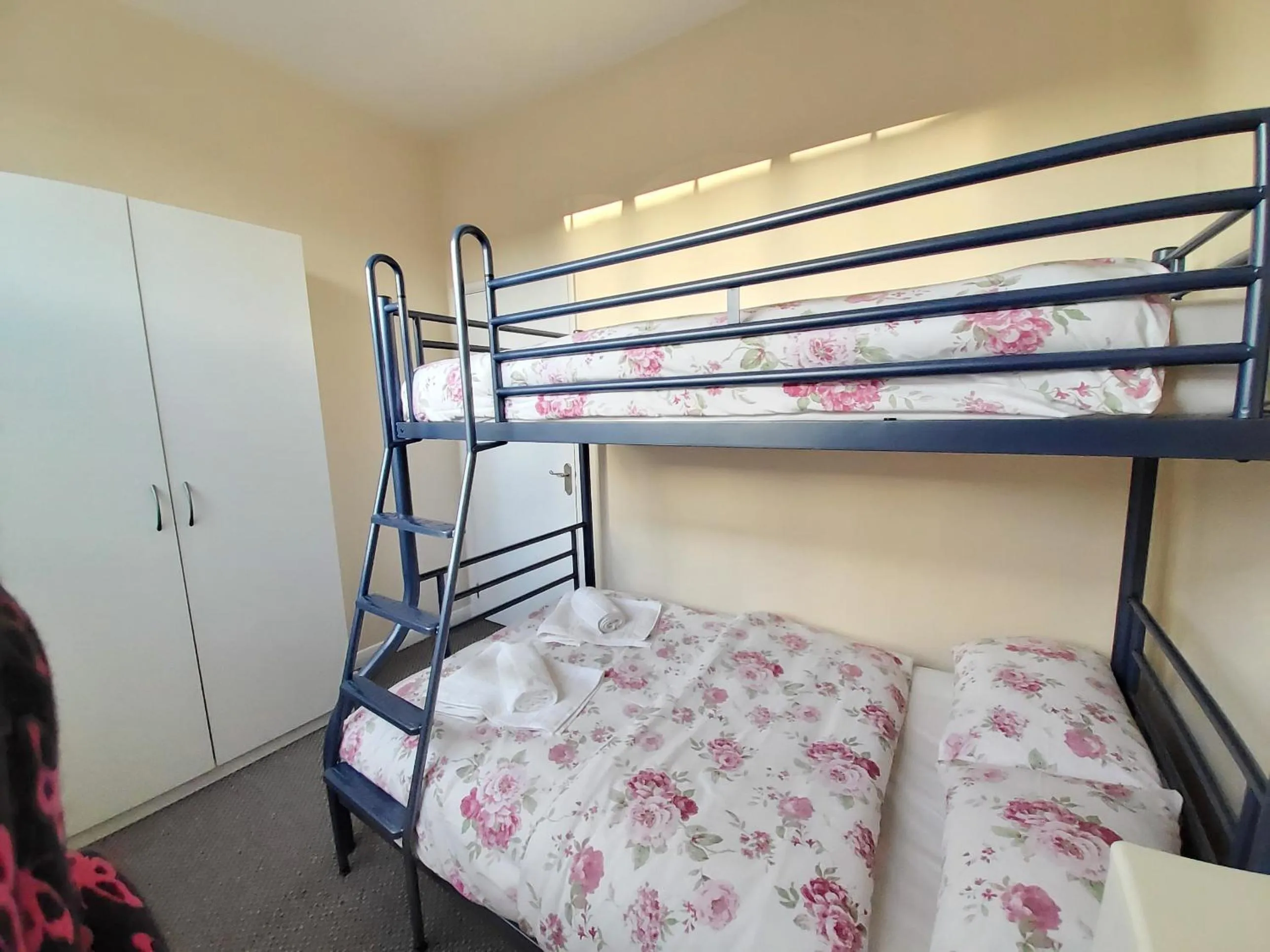 Bedroom, Bunk Bed in Saltburn Holidays 1 Park View Loftus
