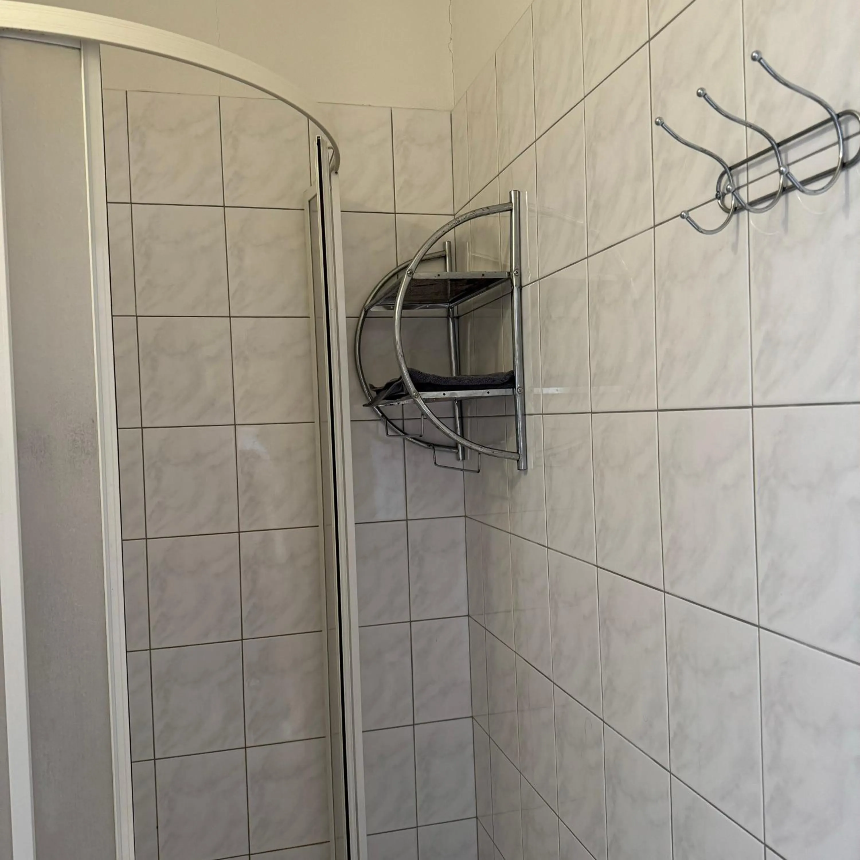 Shower in Hotel Avion