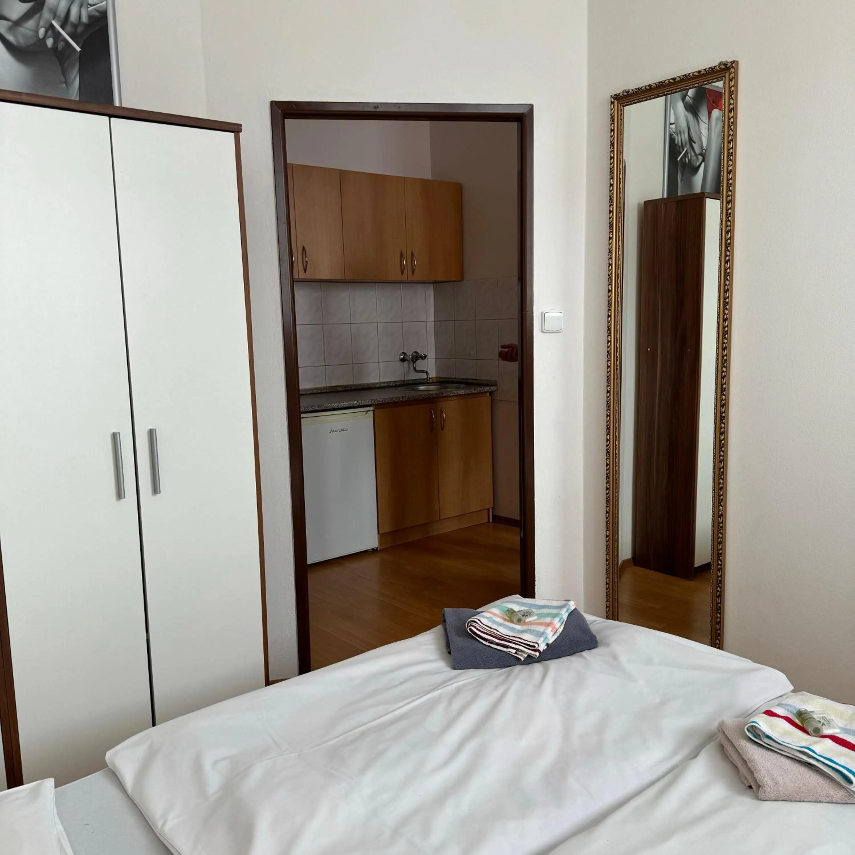 Photo of the whole room, Bed in Hotel Avion