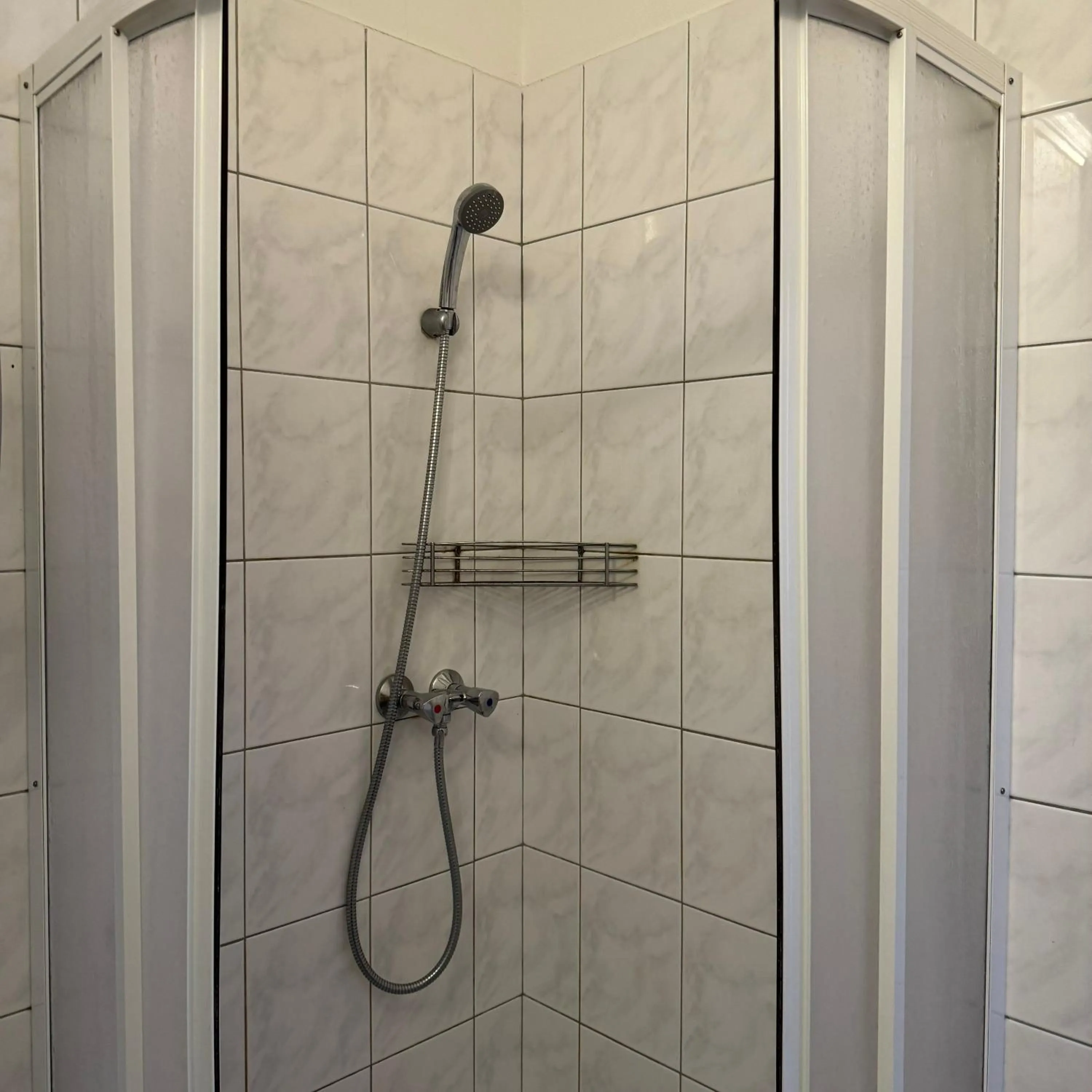 Shower in Hotel Avion