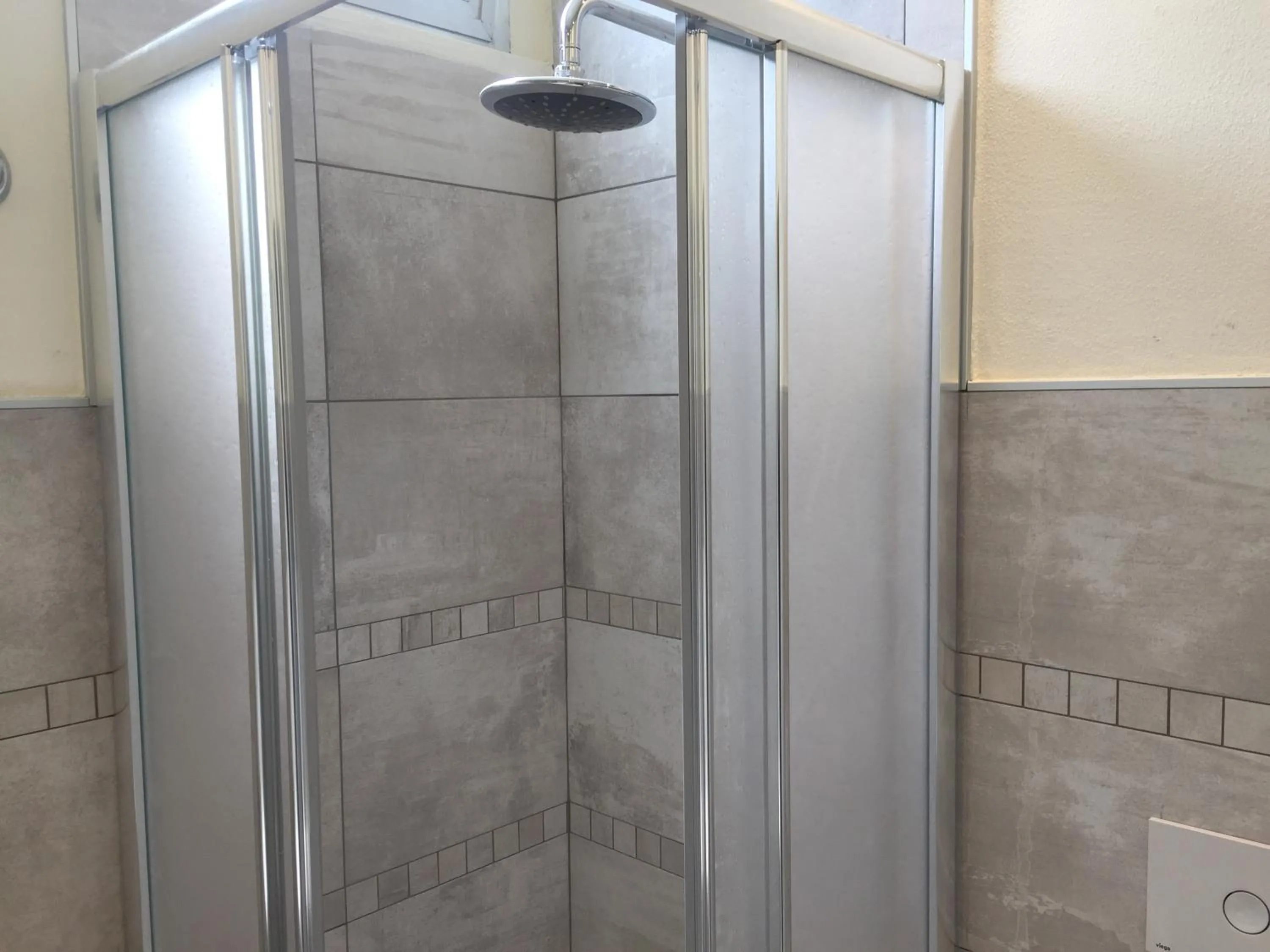 Bathroom in Hotel Monti