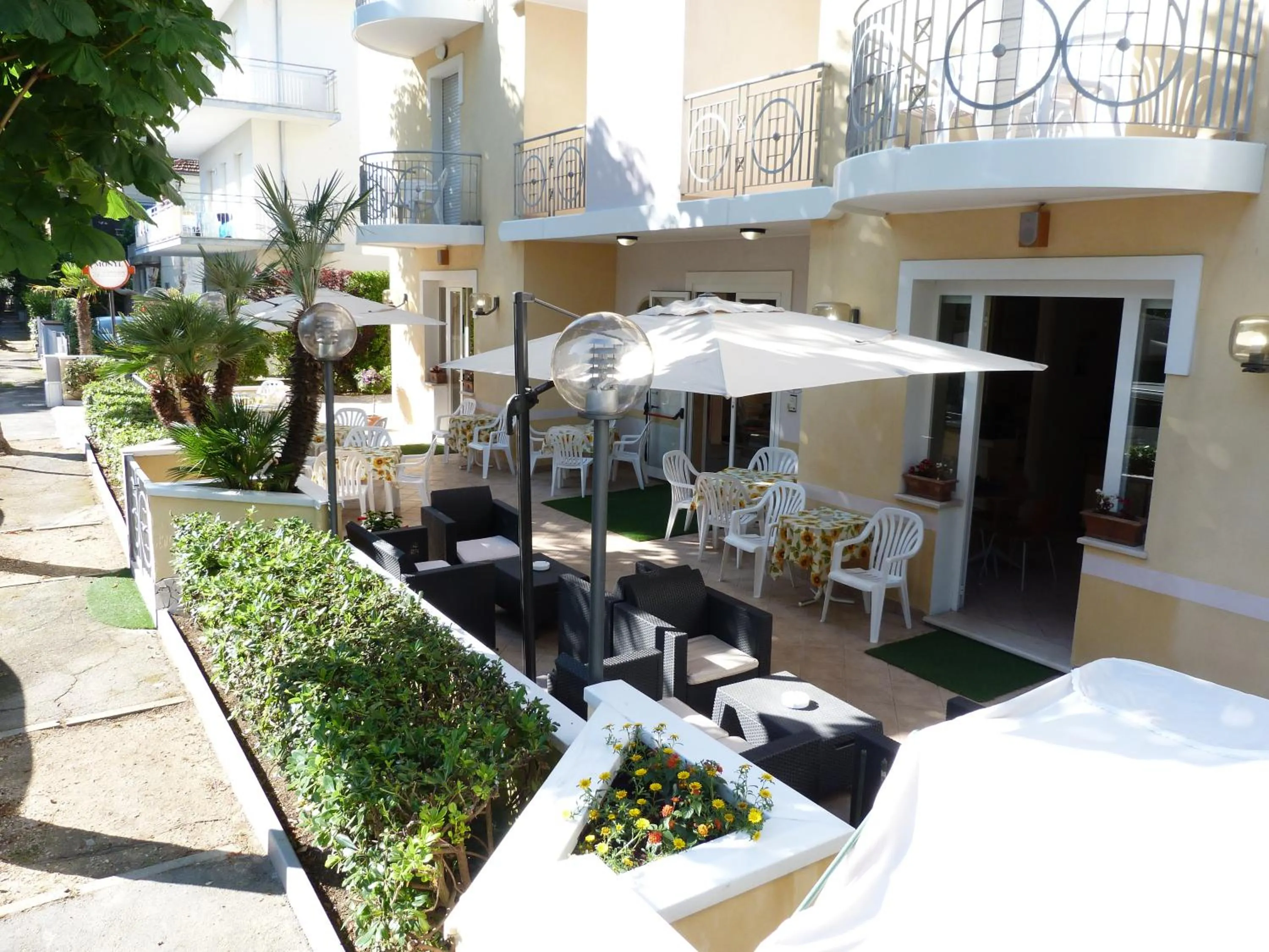 Facade/entrance in Hotel Monti