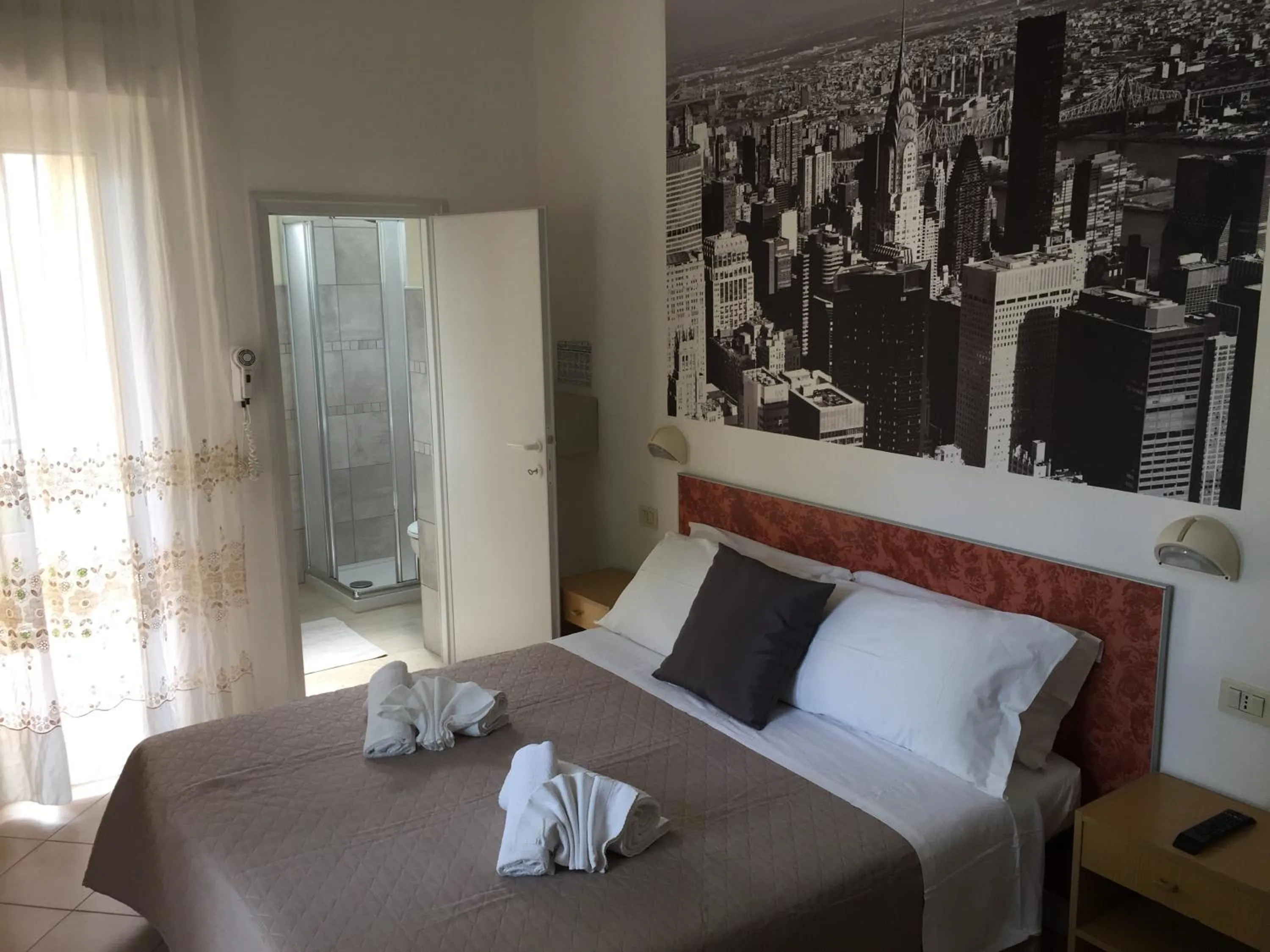 Shower, Bed in Hotel Monti