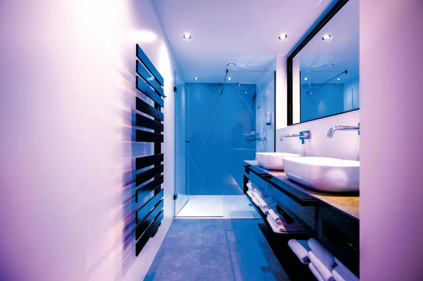 Shower, Bed in Aqua Blu Hotel