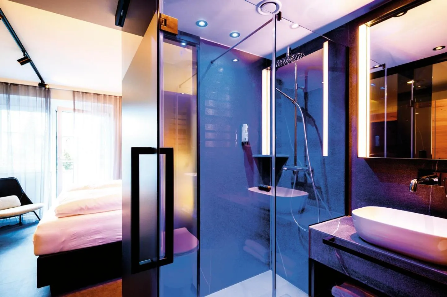 Shower, Bed in Aqua Blu Hotel