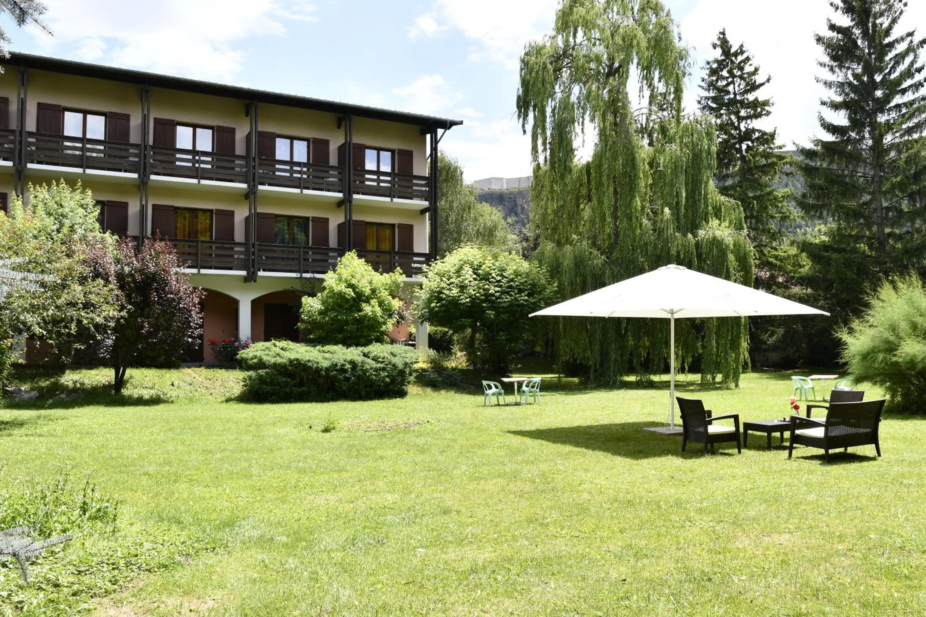Garden view in Hôtel Lacour