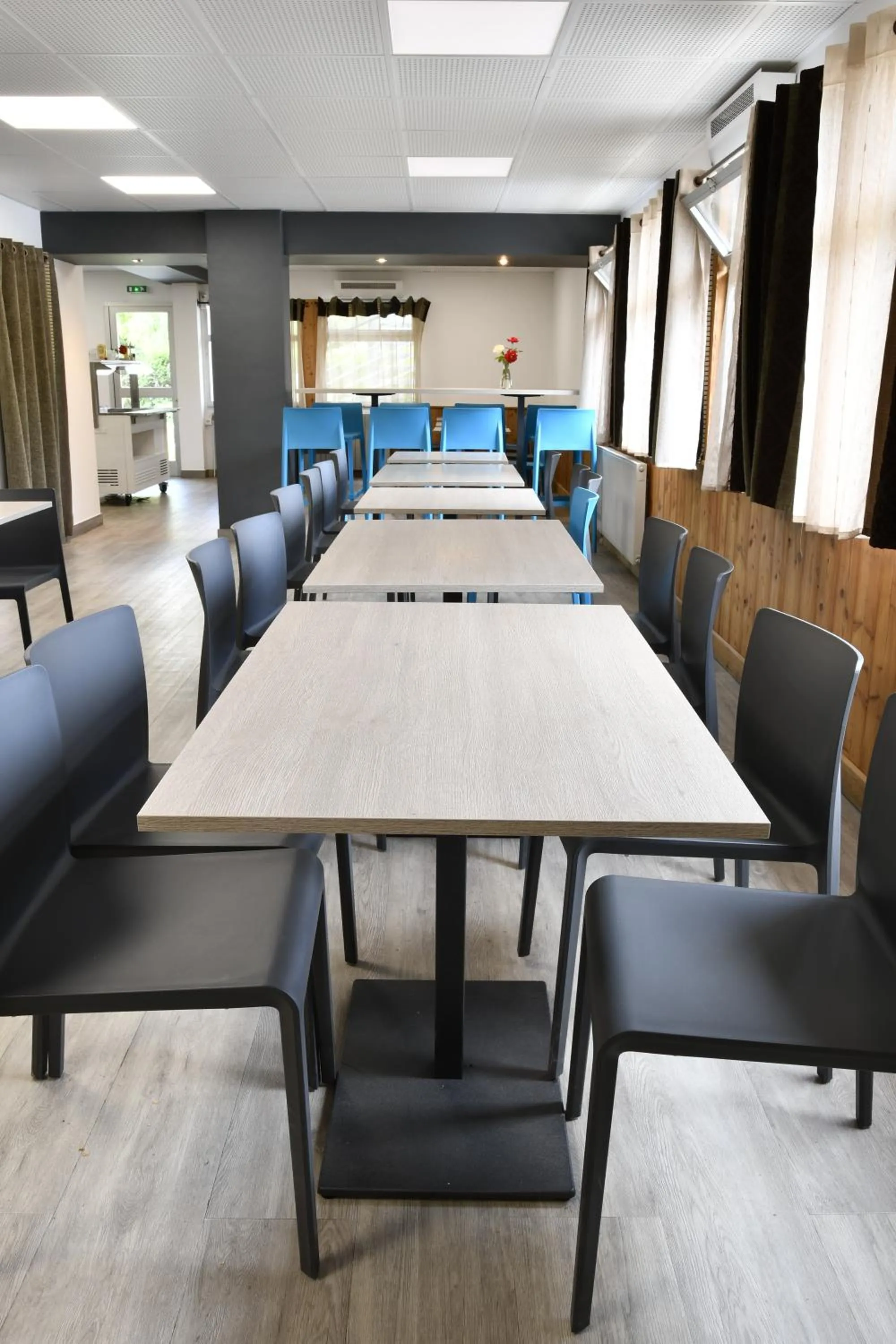 Restaurant/places to eat in Hôtel Lacour