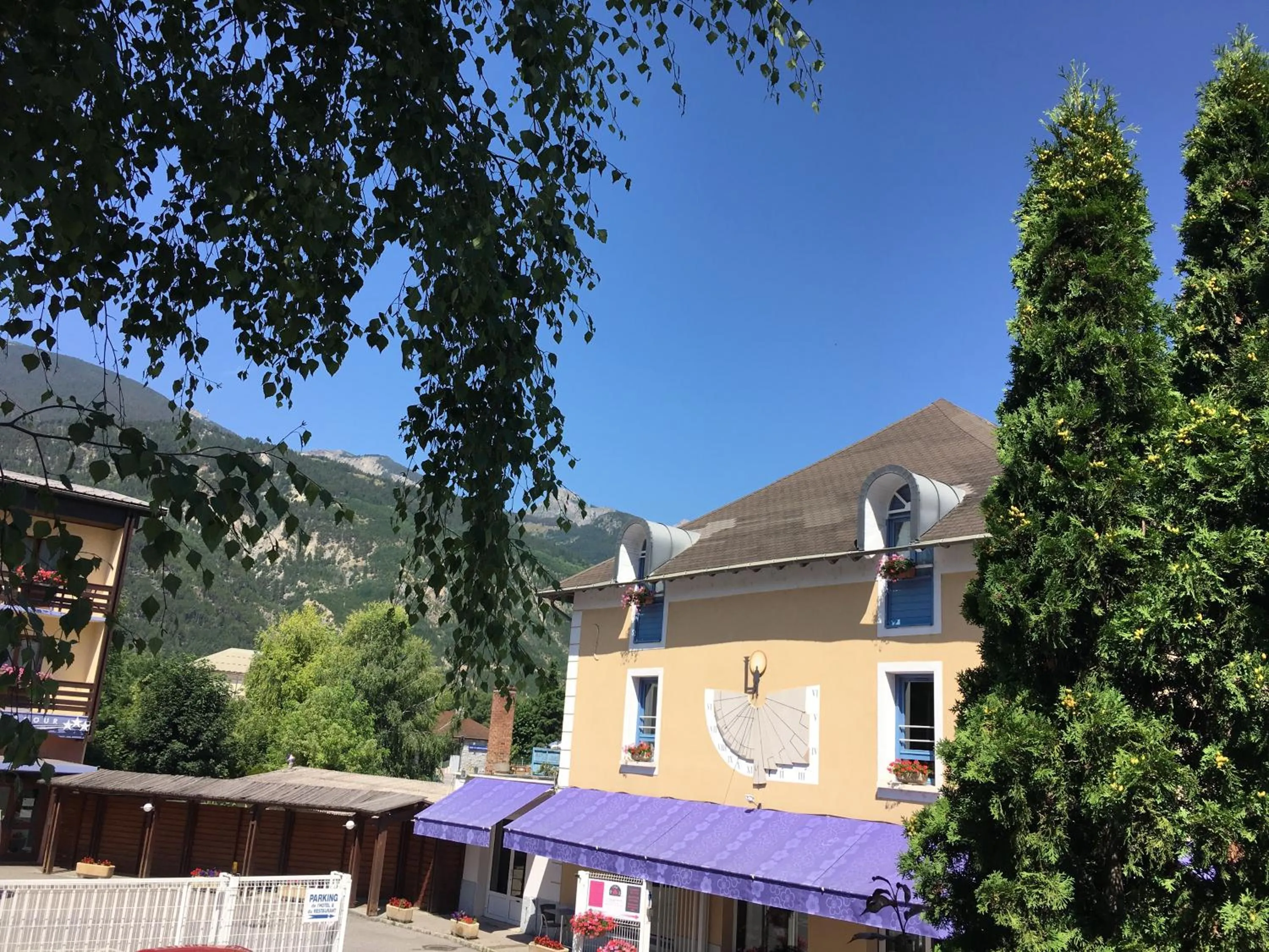 Property building in Hôtel Lacour