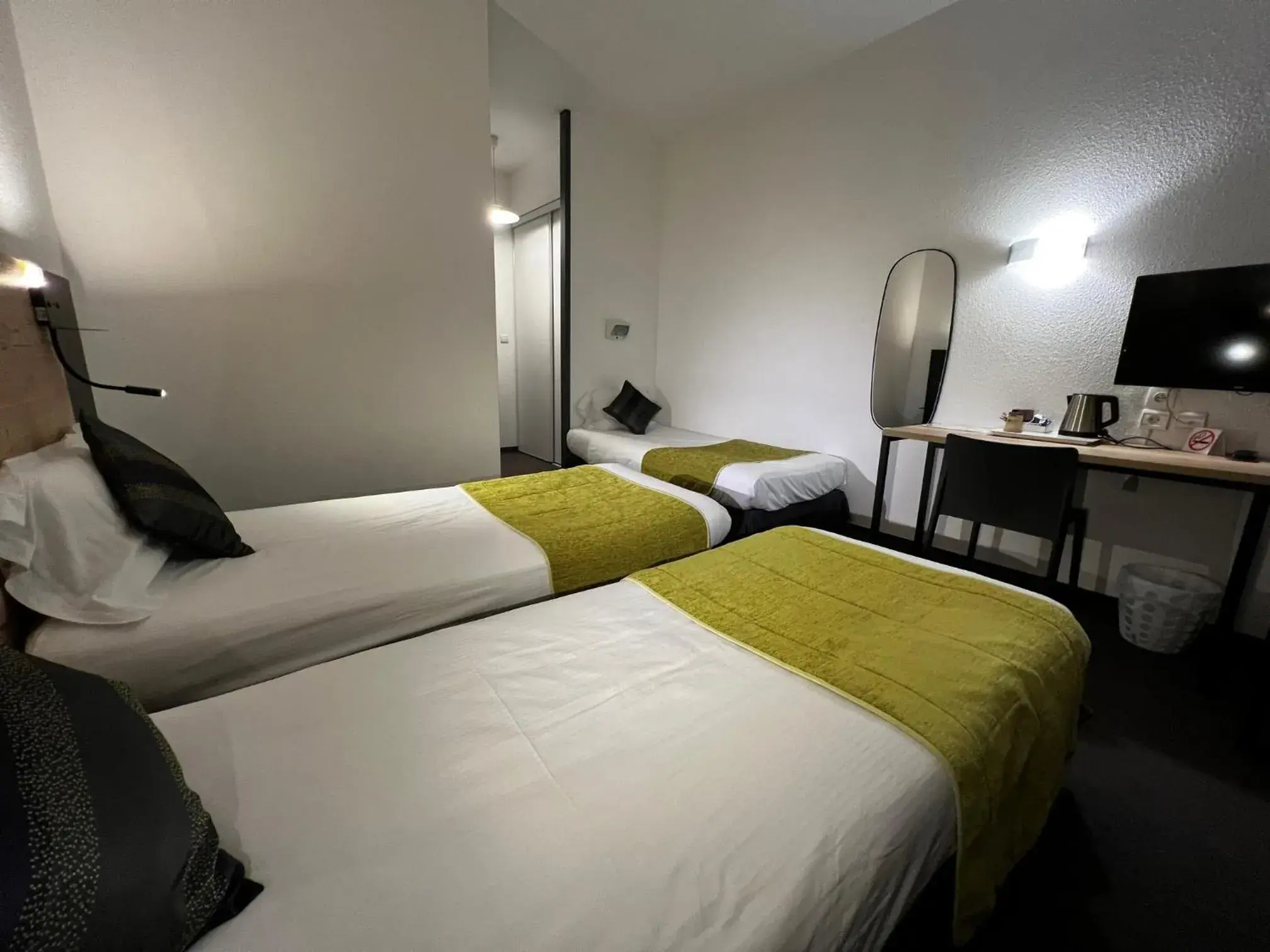 Twin Room with Garden View in Hôtel Lacour Twin Room with Garden View in Hôtel Lacour